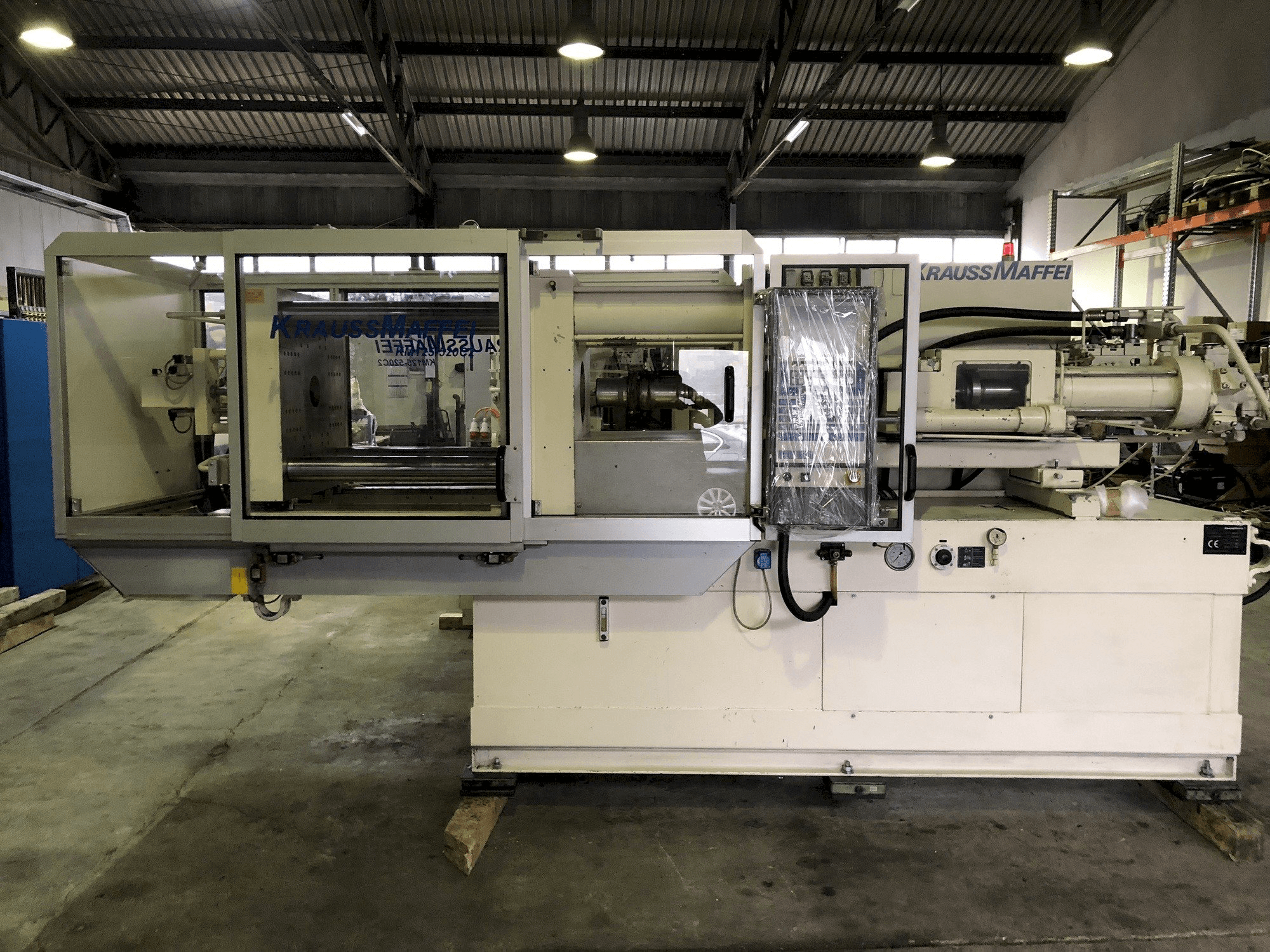 Masina Krauss Maffei 125-520 eestvaade