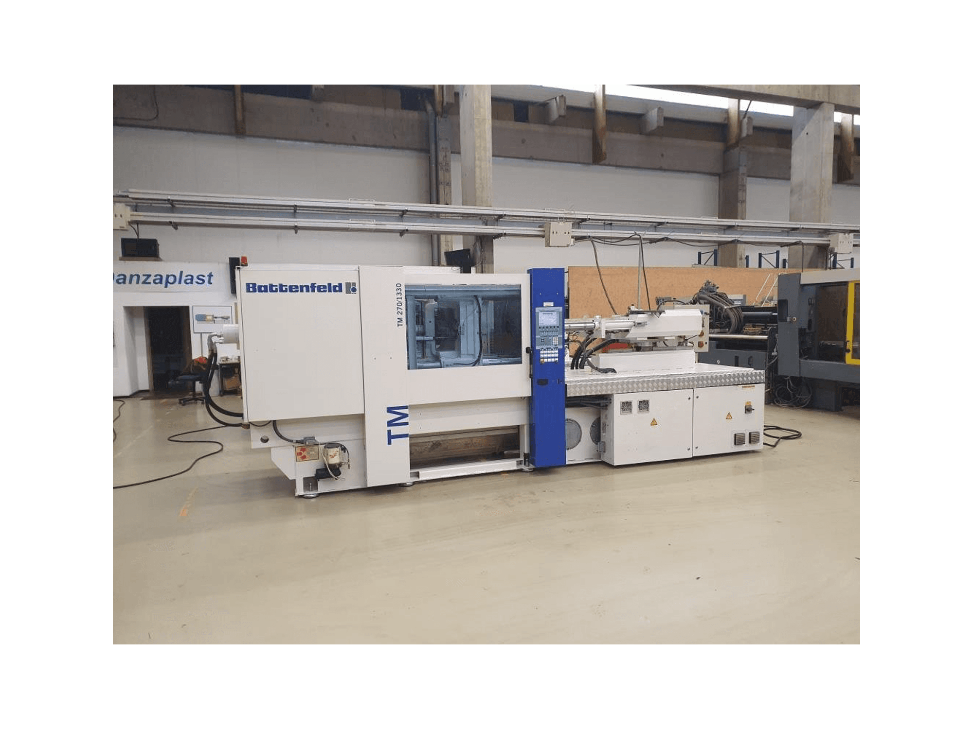 Masina Battenfeld TM 2700 / 1330 B4 eestvaade
