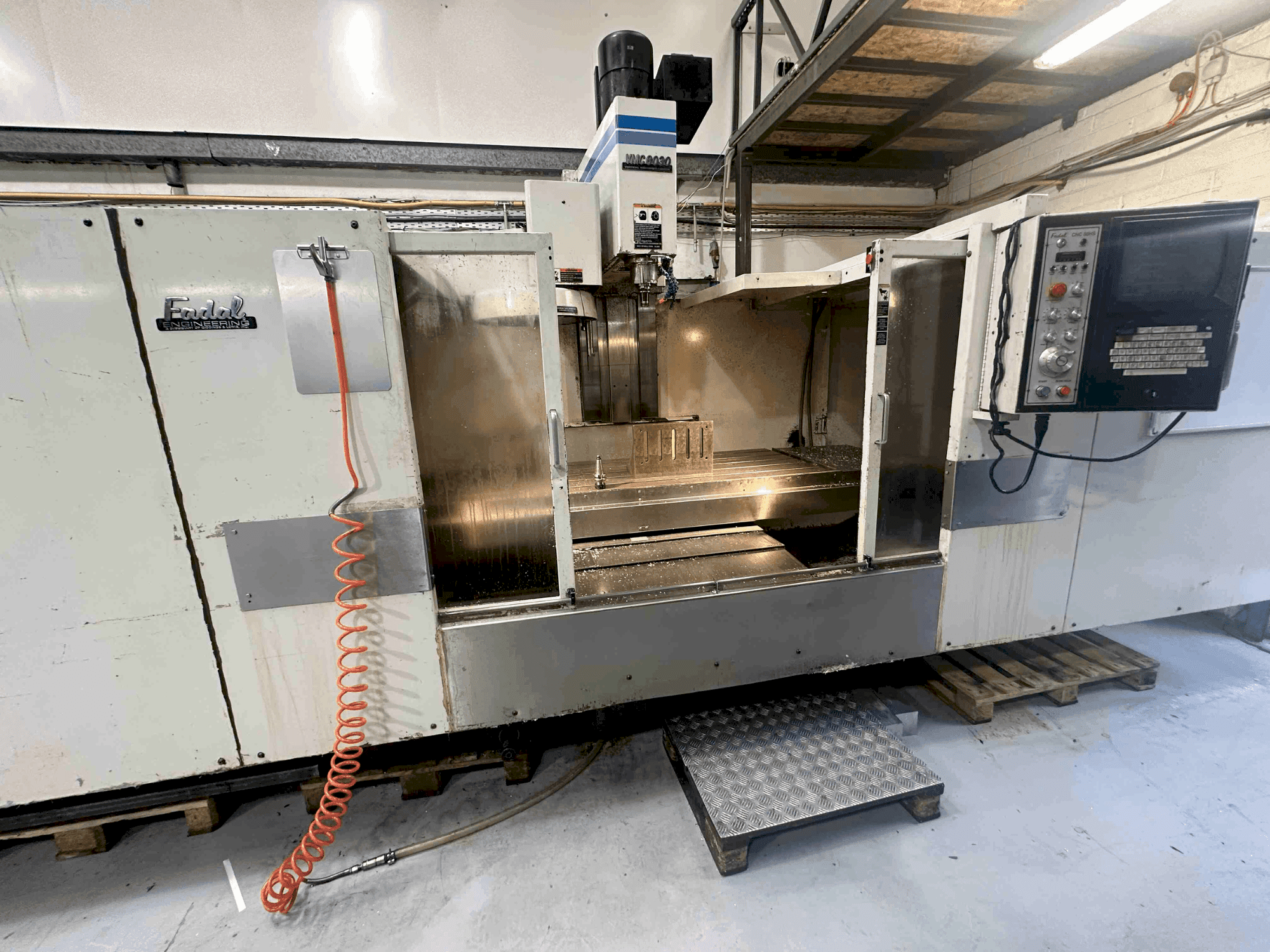 Masina FADAL VMC8030HT eestvaade