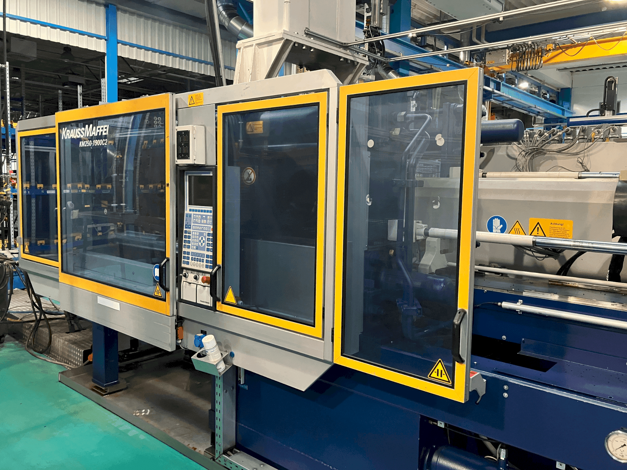 Masina Krauss Maffei 250-1900 C2 (2005) eestvaade