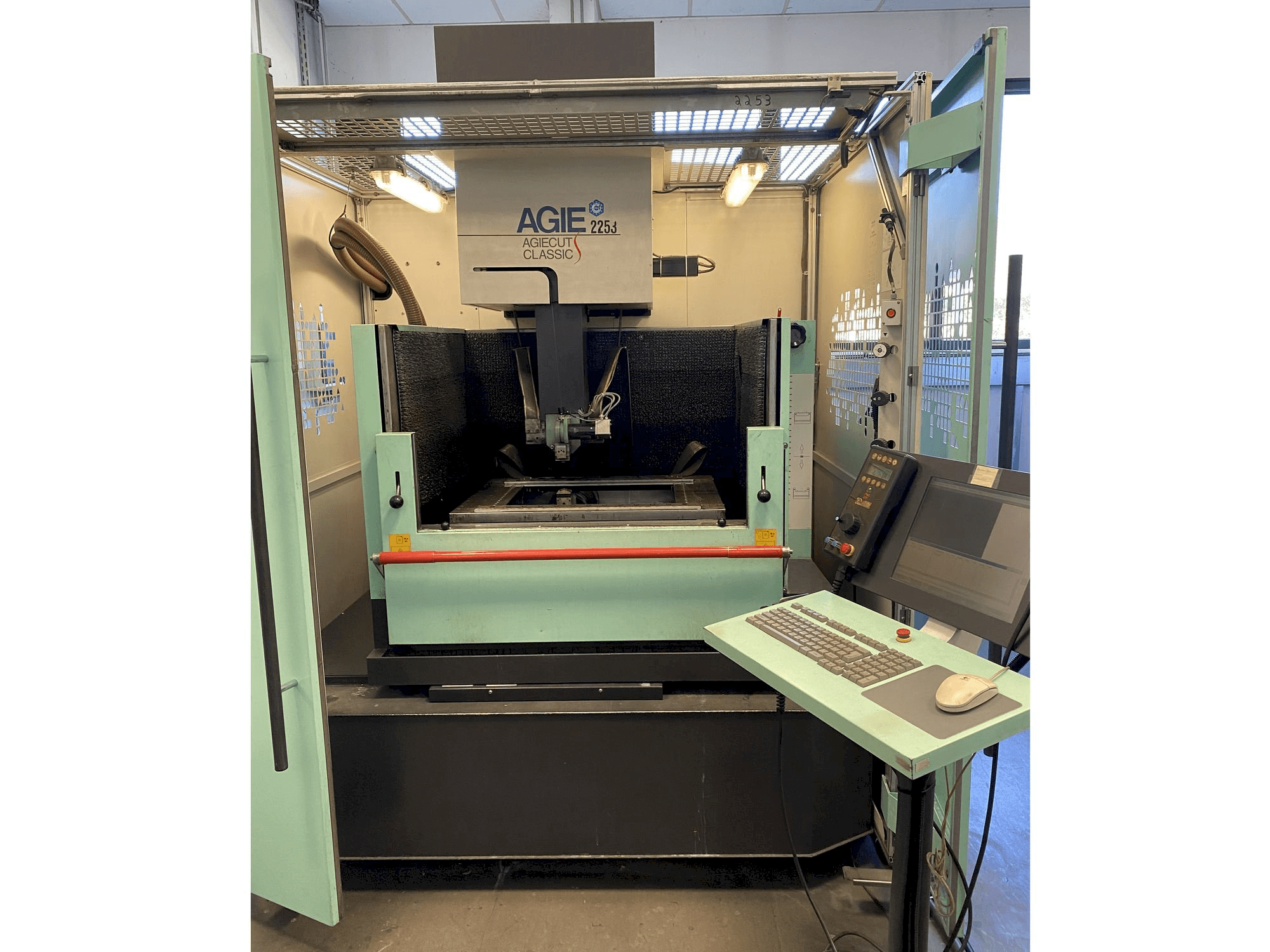 Masina AGIE Agiecut Classic 3s eestvaade