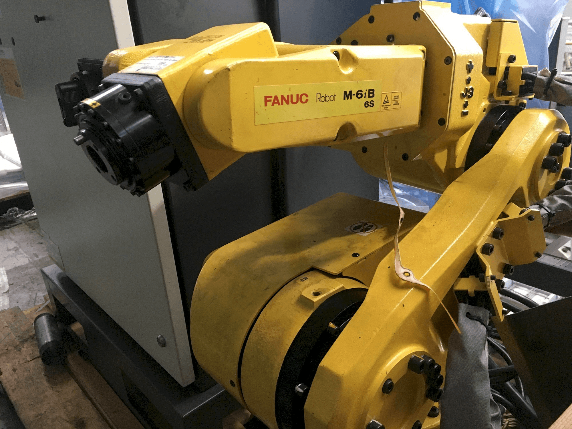 Masina FANUC M-6iB 6S eestvaade