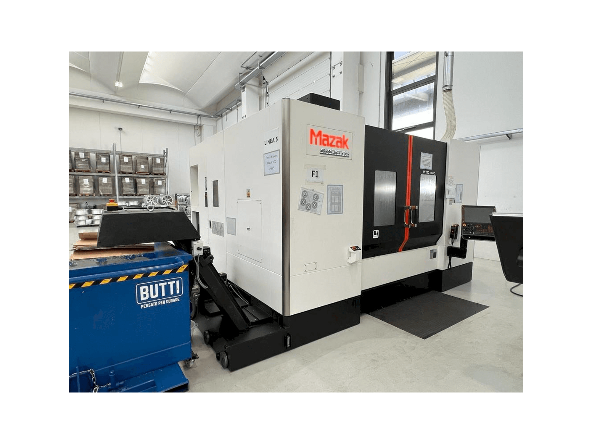 Masina Mazak VTC 760 eestvaade