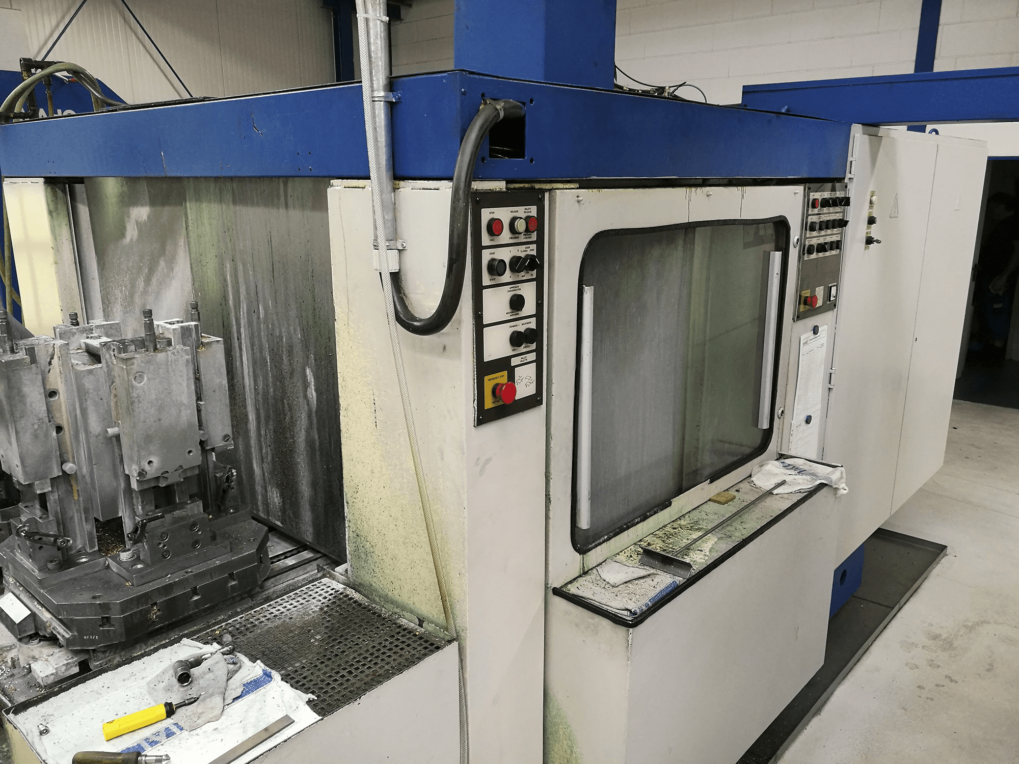 Masinavaade Hueller Hille NBH 70 vasakult