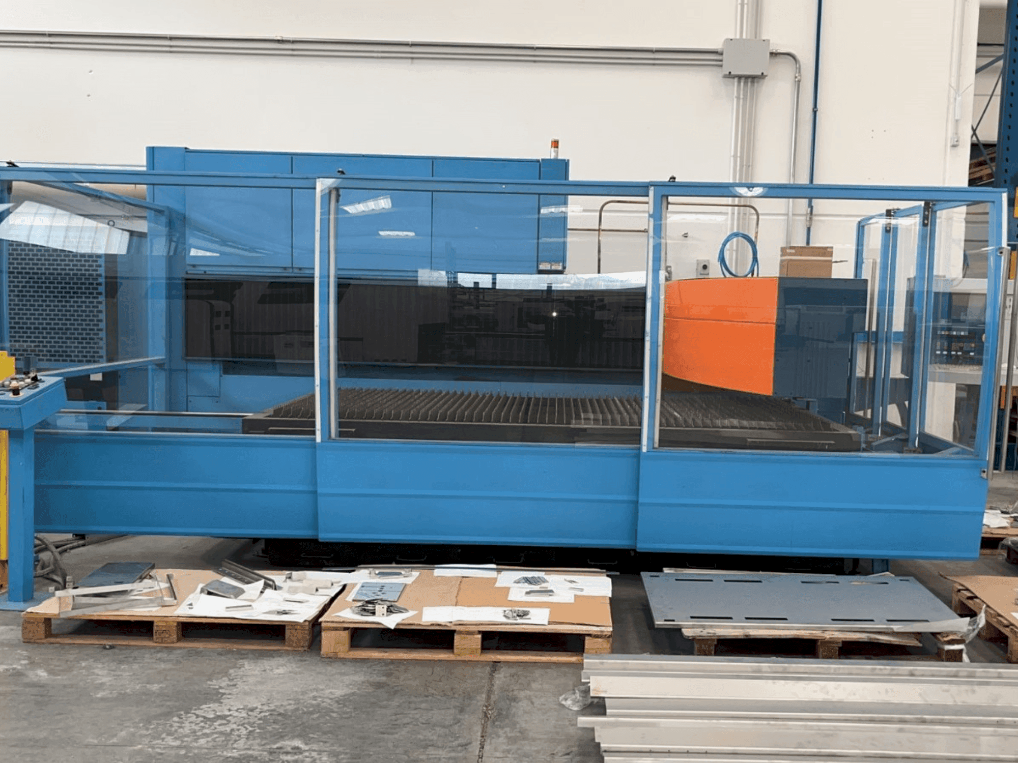 Masina Prima Industrie Platino 1530 PL 9000 eestvaade