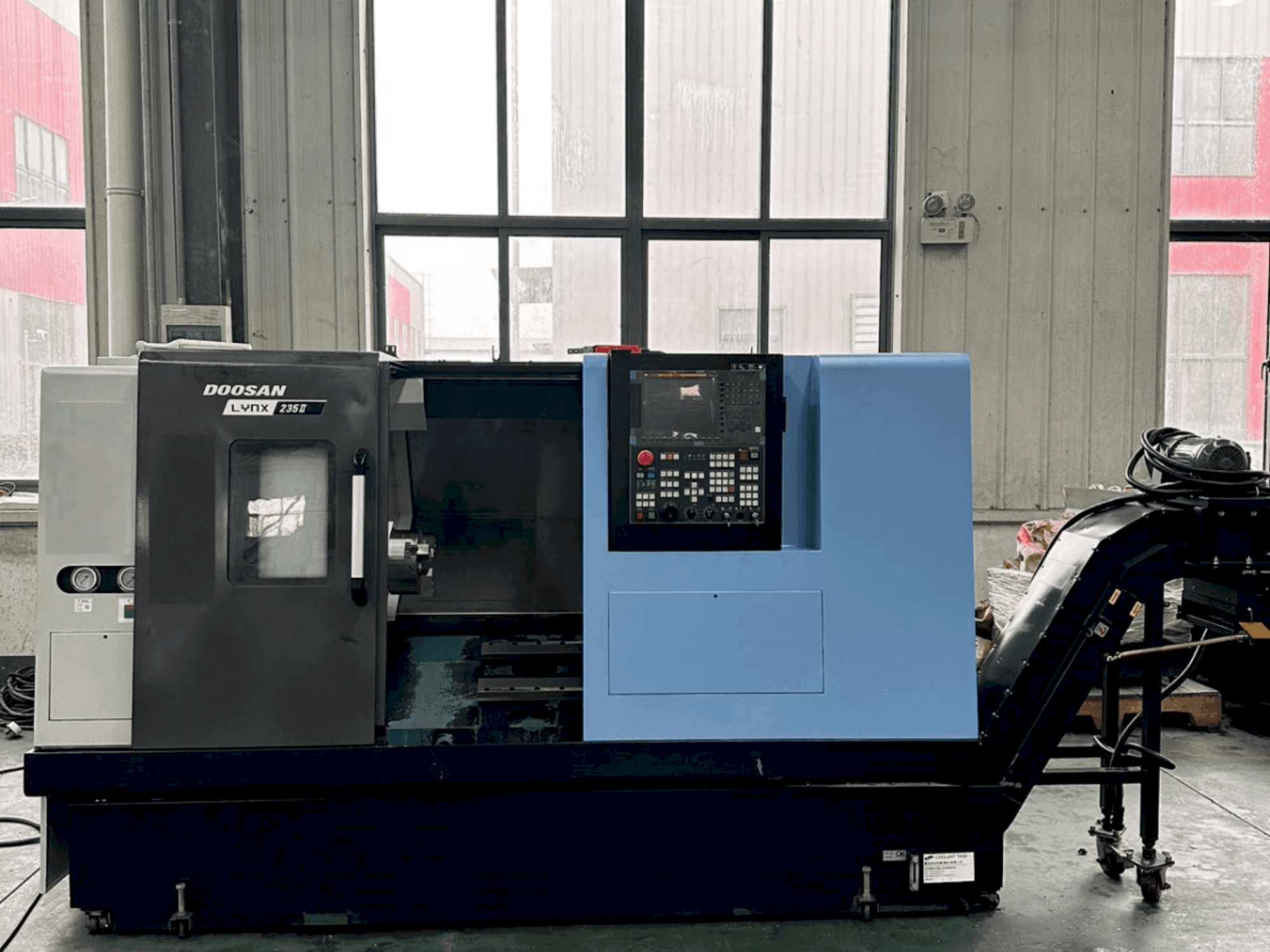 Masina DOOSAN Lynx 235II eestvaade