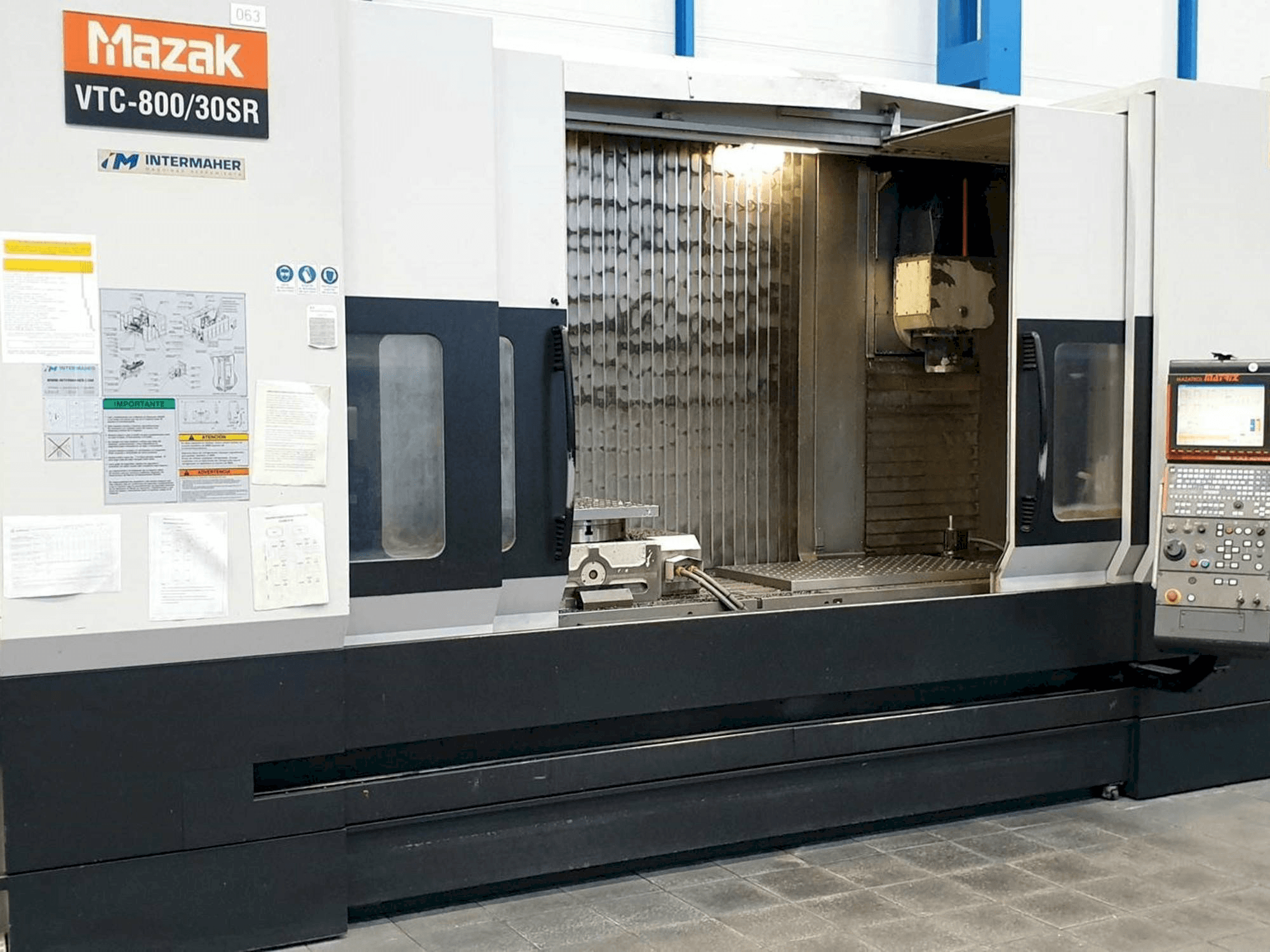 Masina Mazak VTC-800/30SR eestvaade