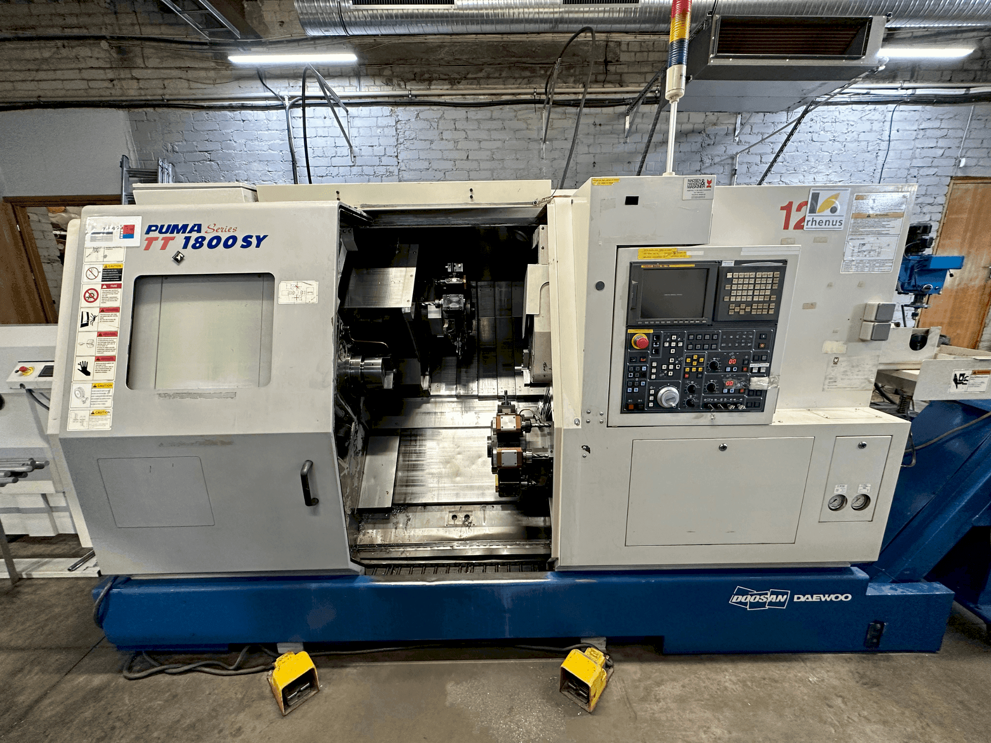 Masina DOOSAN TT1800SY eestvaade