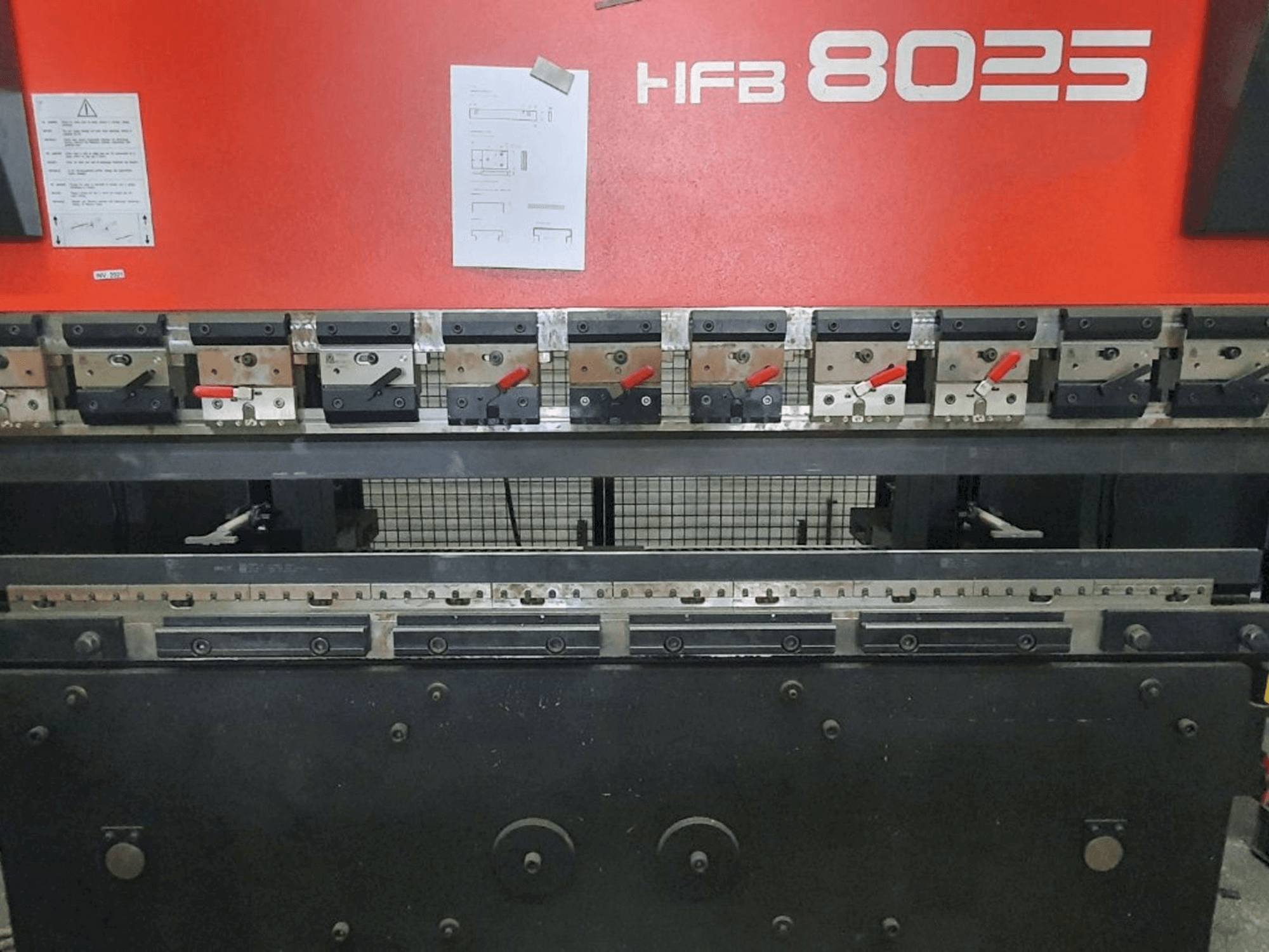 Masina AMADA HFBO 80-25 eestvaade