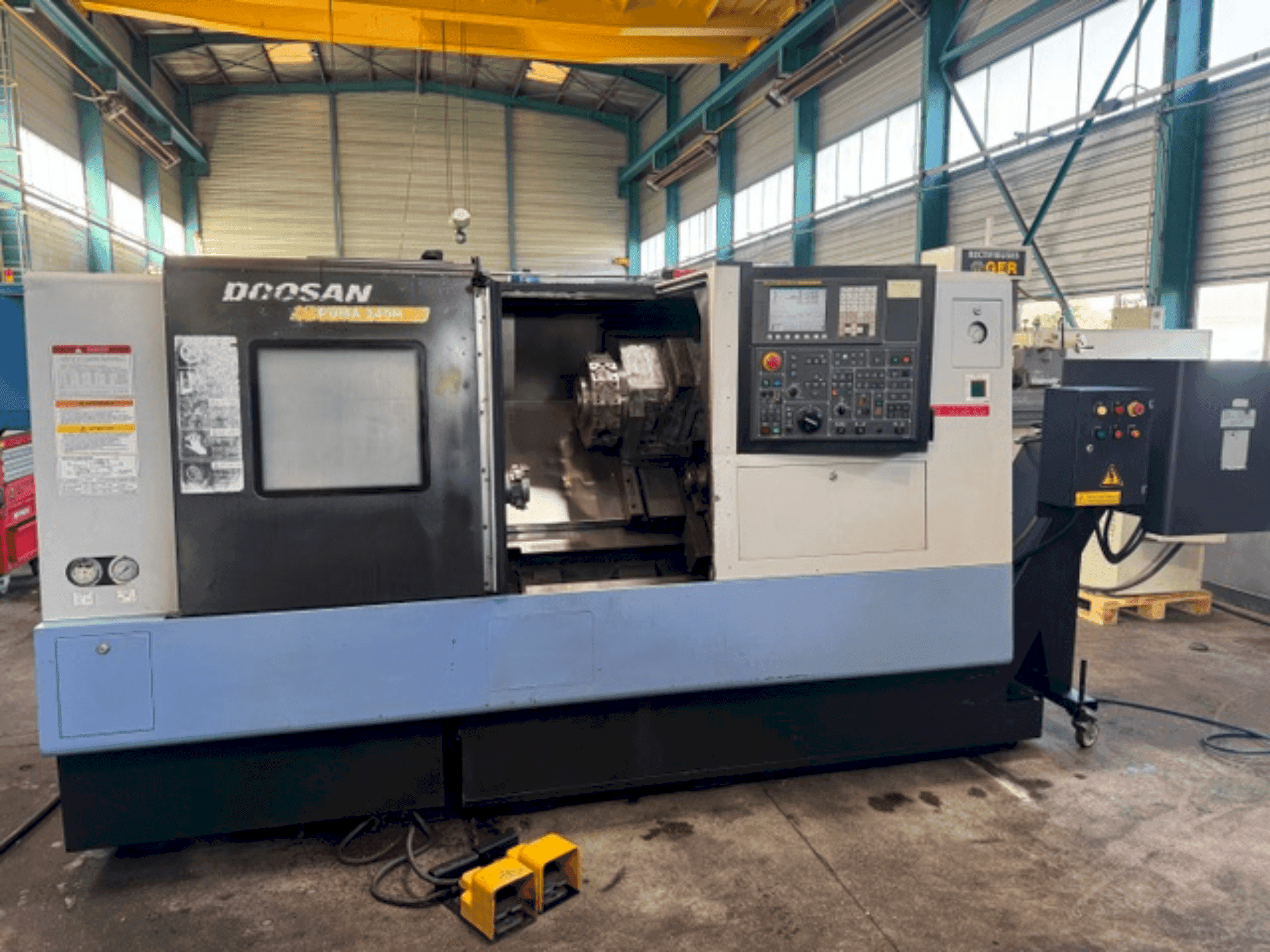 Masina DOOSAN PUMA 240MB eestvaade