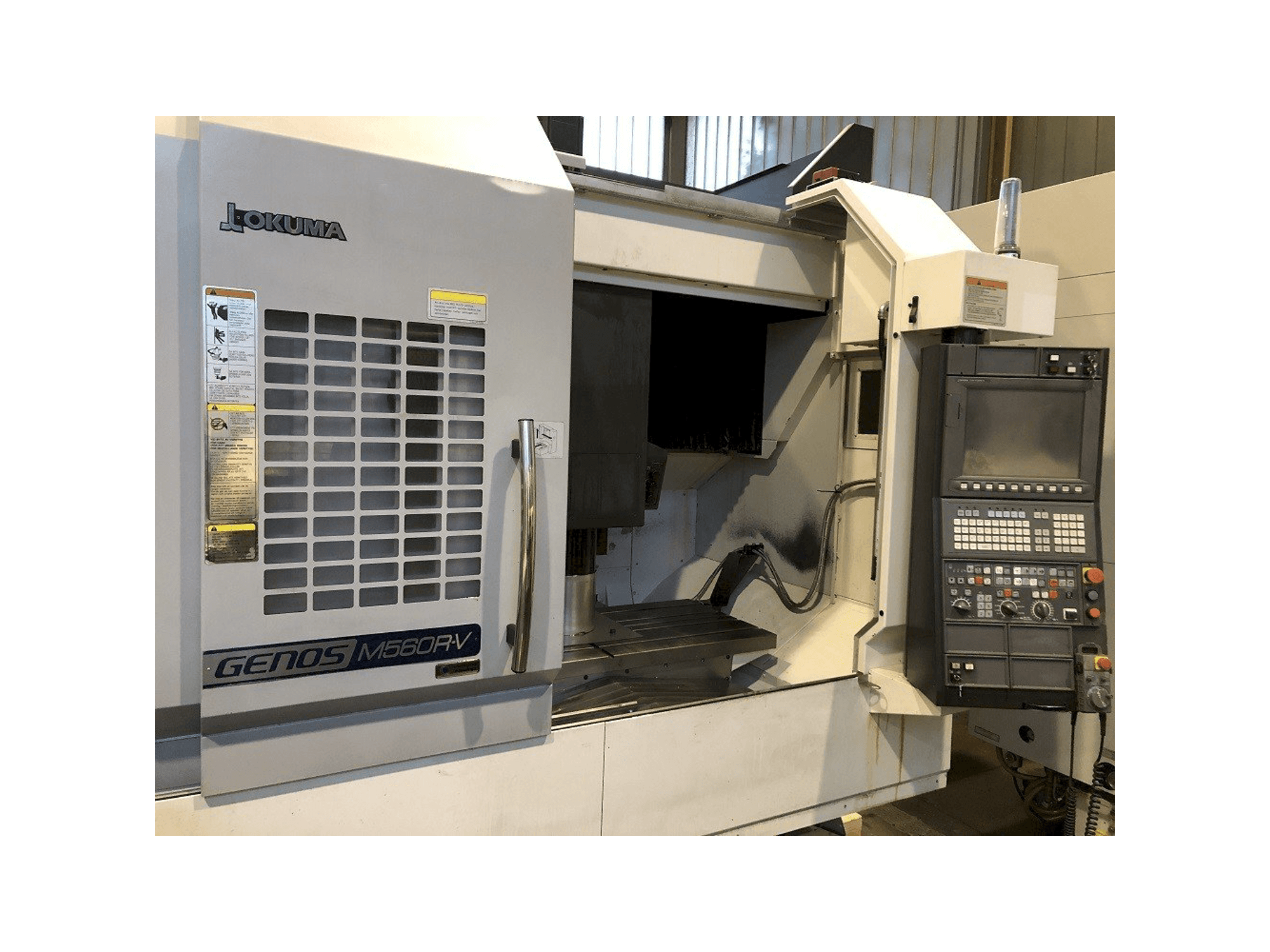 Masina Okuma Genos M560R-V eestvaade
