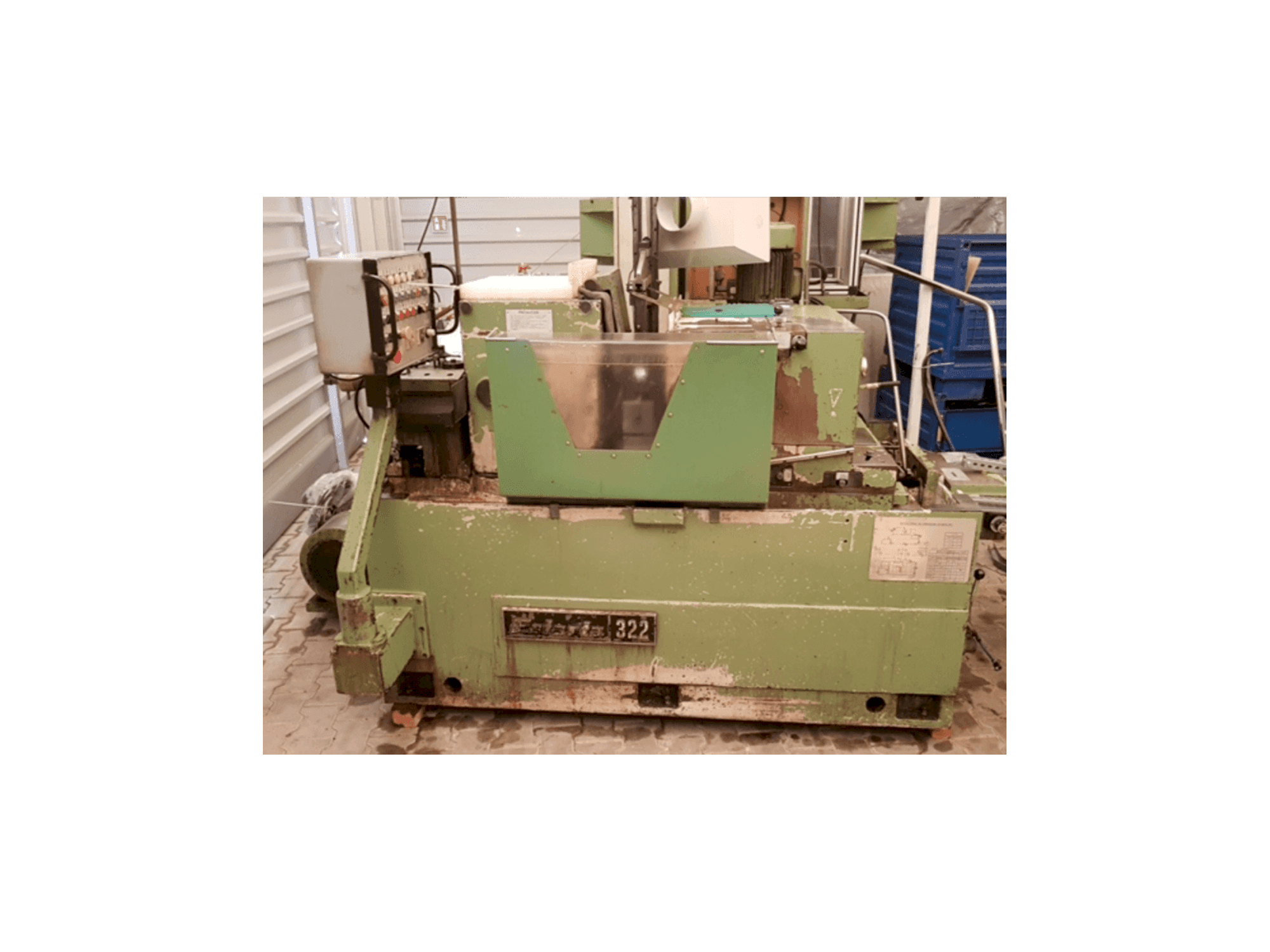 Masina Estarta 322 eestvaade