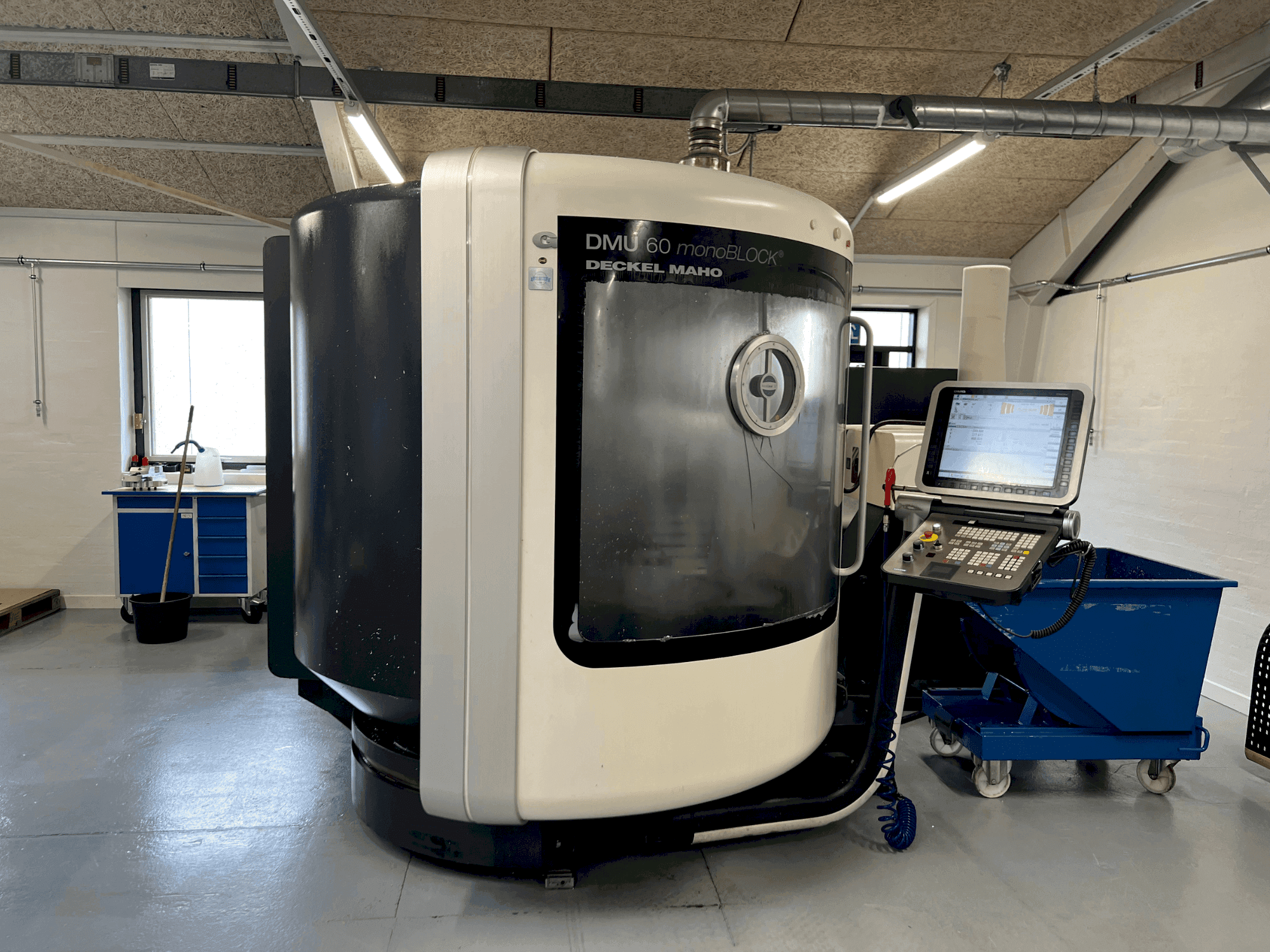 Masina DMG MORI DMU 60 monoBLOCK eestvaade