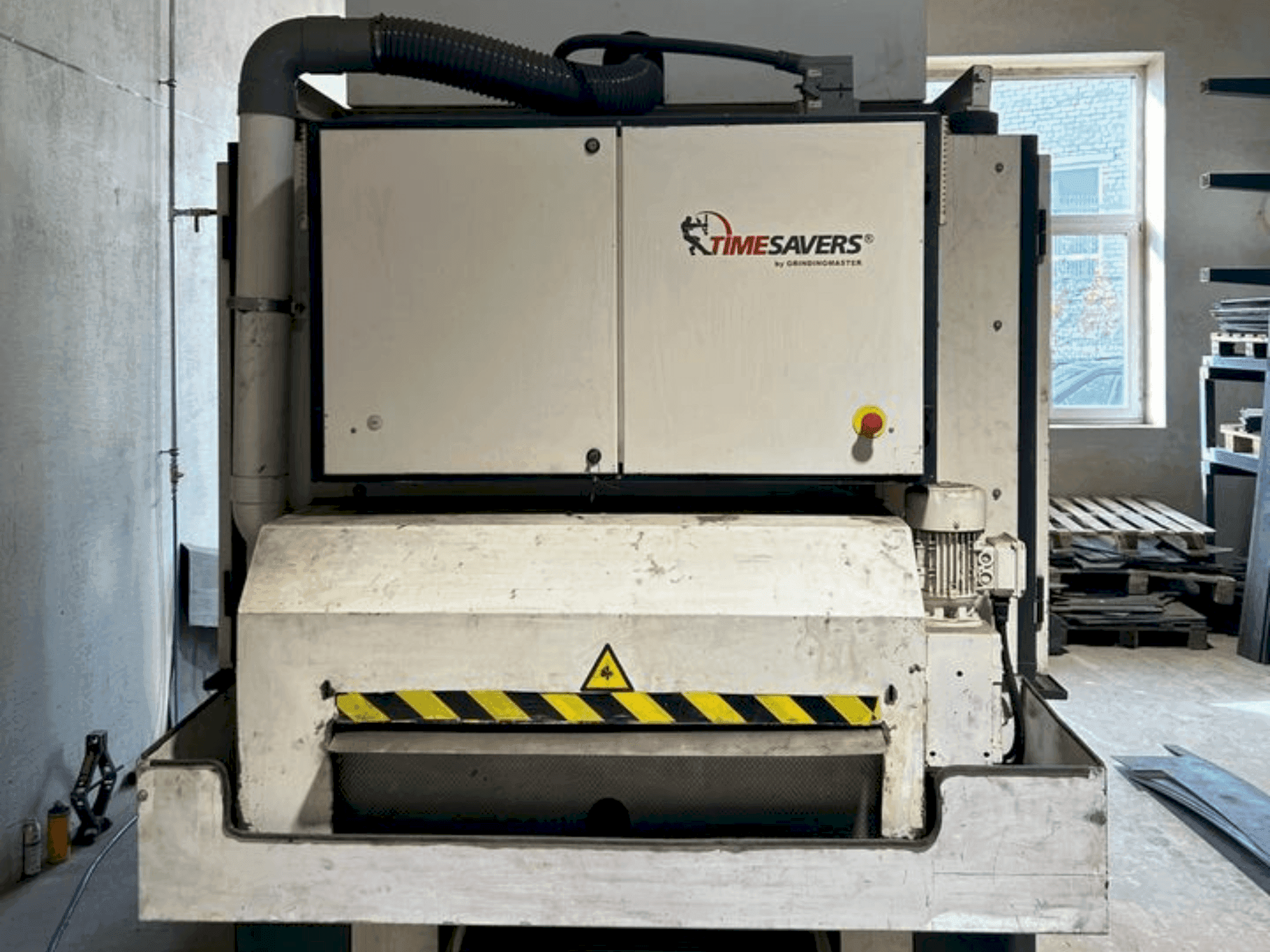 Masina TIMESAVERS 41serie 900 WRD N eestvaade