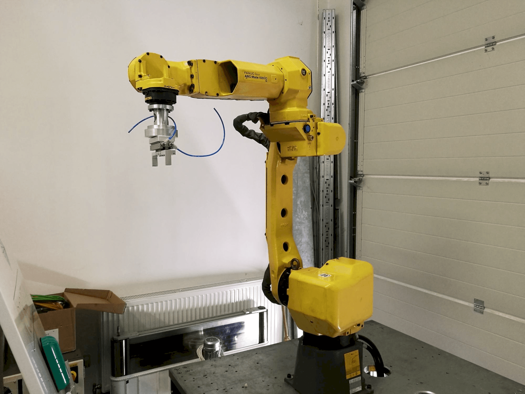 Masina FANUC ARC Mate 100iC/12 eestvaade