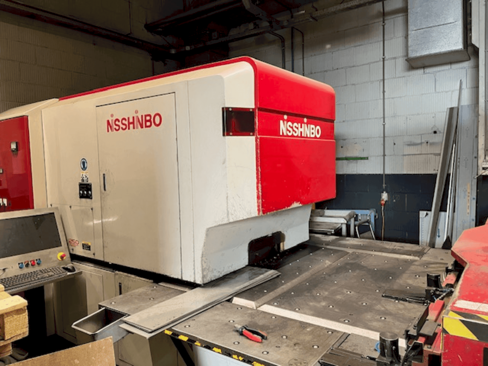 Masina Nisshinbo HIQ-1250 eestvaade