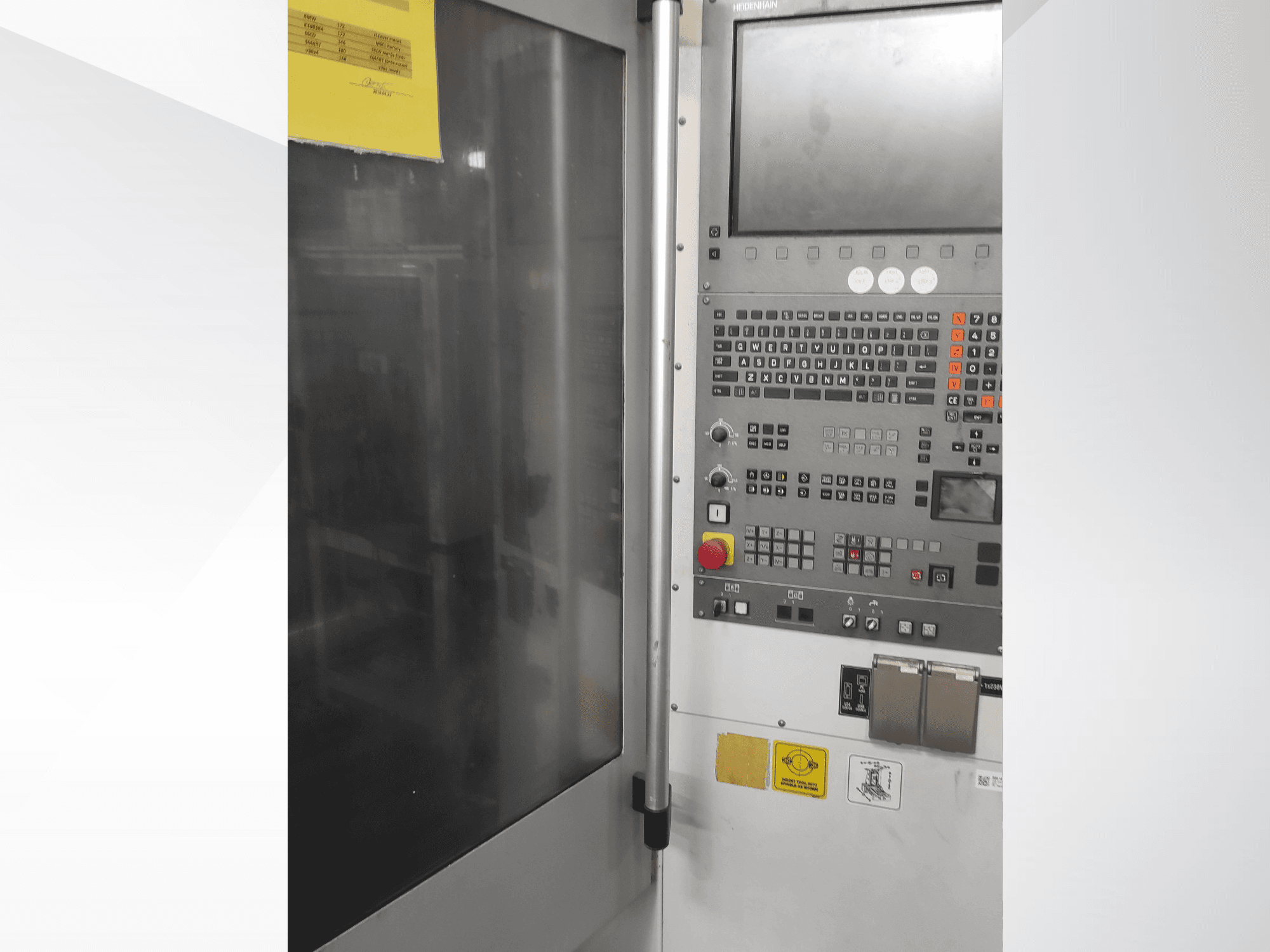 Herrmanni tööstusliku masina juhtpaneel, esivaade, millel on nupud, puuteekraan ja töökirjeldus.