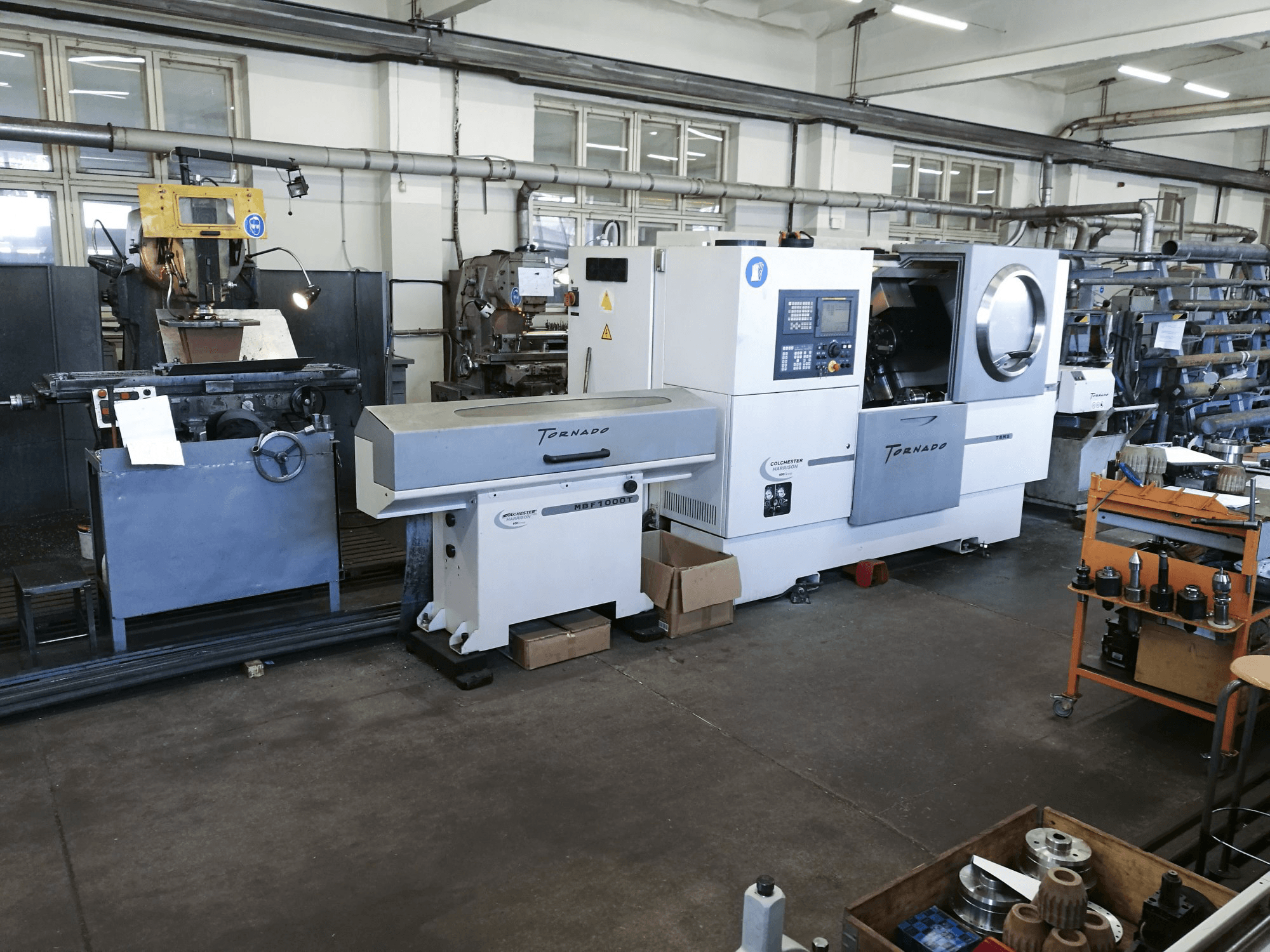 Masina Colchester TORNADO T8MS eestvaade