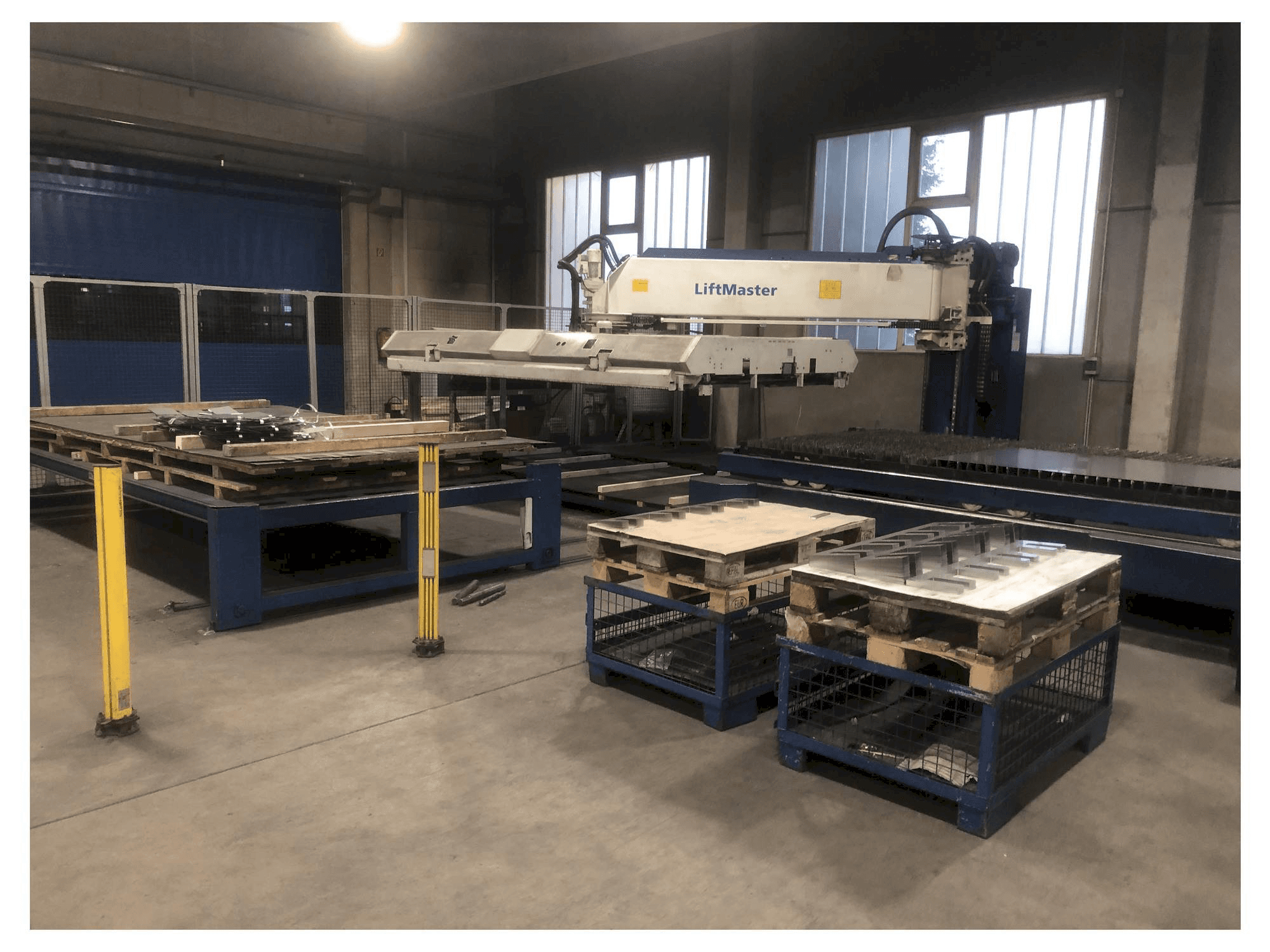 Masina TRUMPF TruLaser 5040 + Liftmaster eestvaade