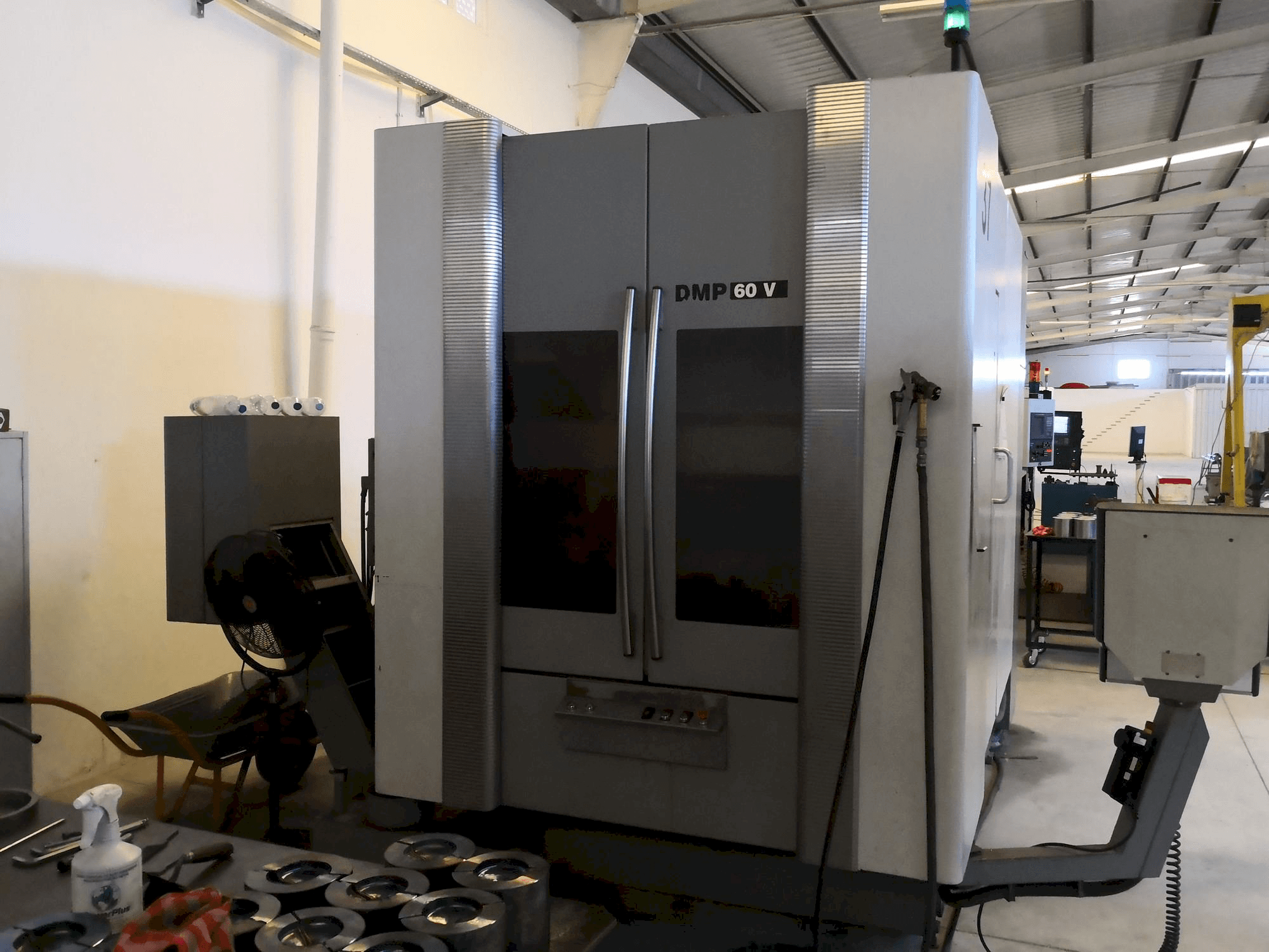 Masina DECKEL MAHO DMP 60V eestvaade