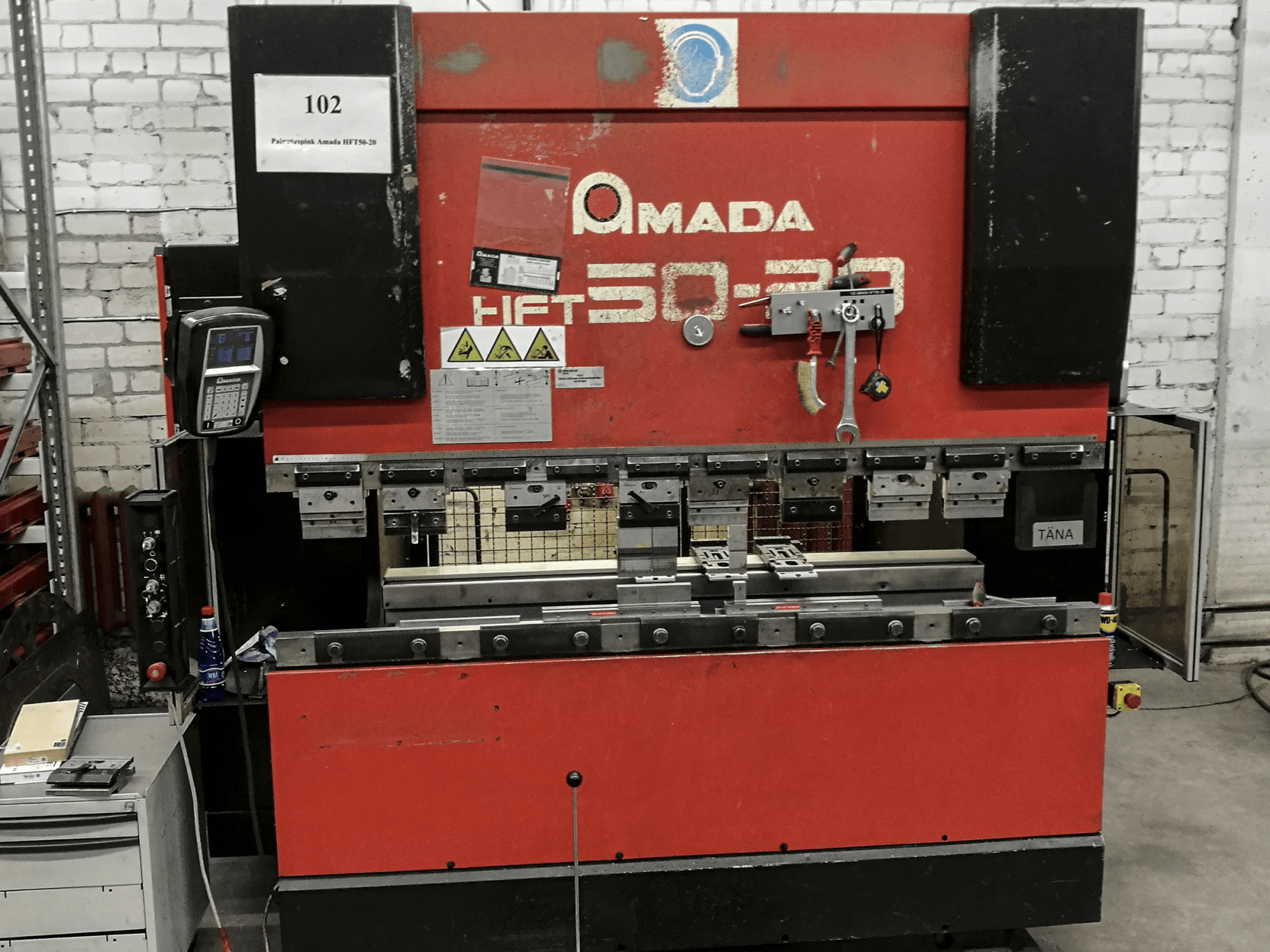Masina AMADA HFT 50-20 eestvaade