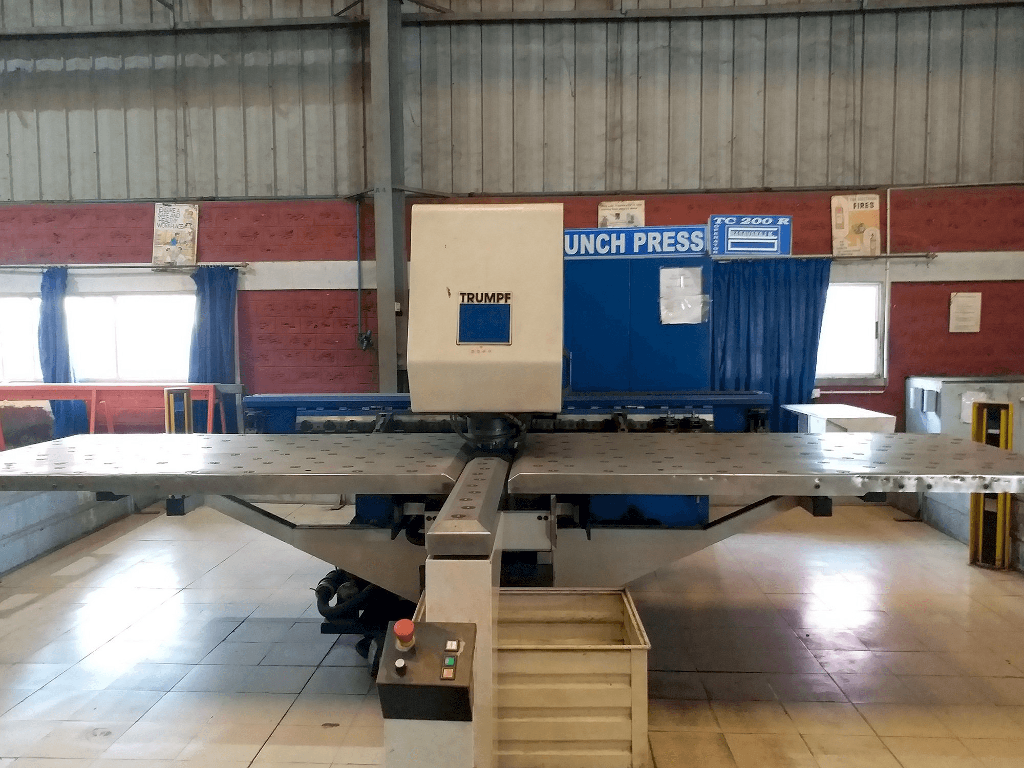 Masina Trumpf Trumatic 200 eestvaade