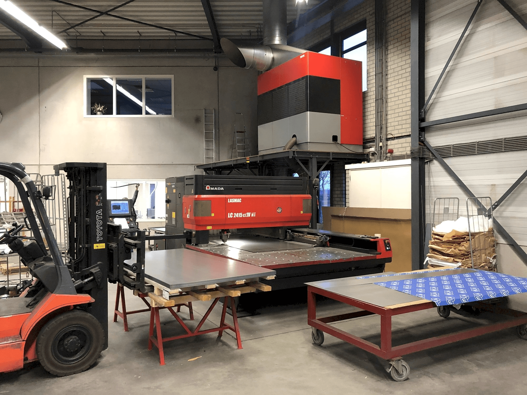 Masina AMADA LC 2415 Alpha IV NT eestvaade