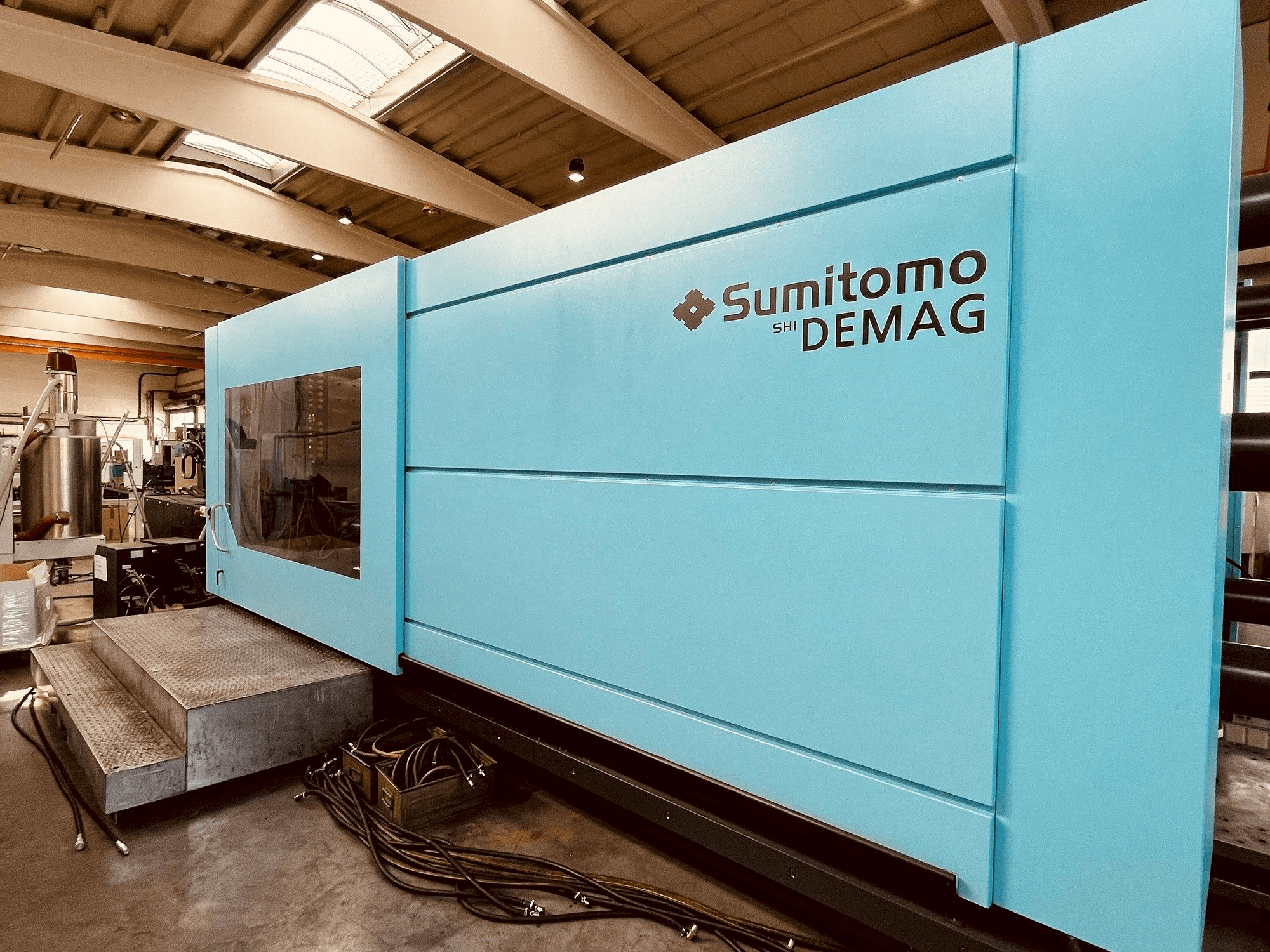 Masina Sumitomo Demag Systec 1300 1500-9500 Servo eestvaade