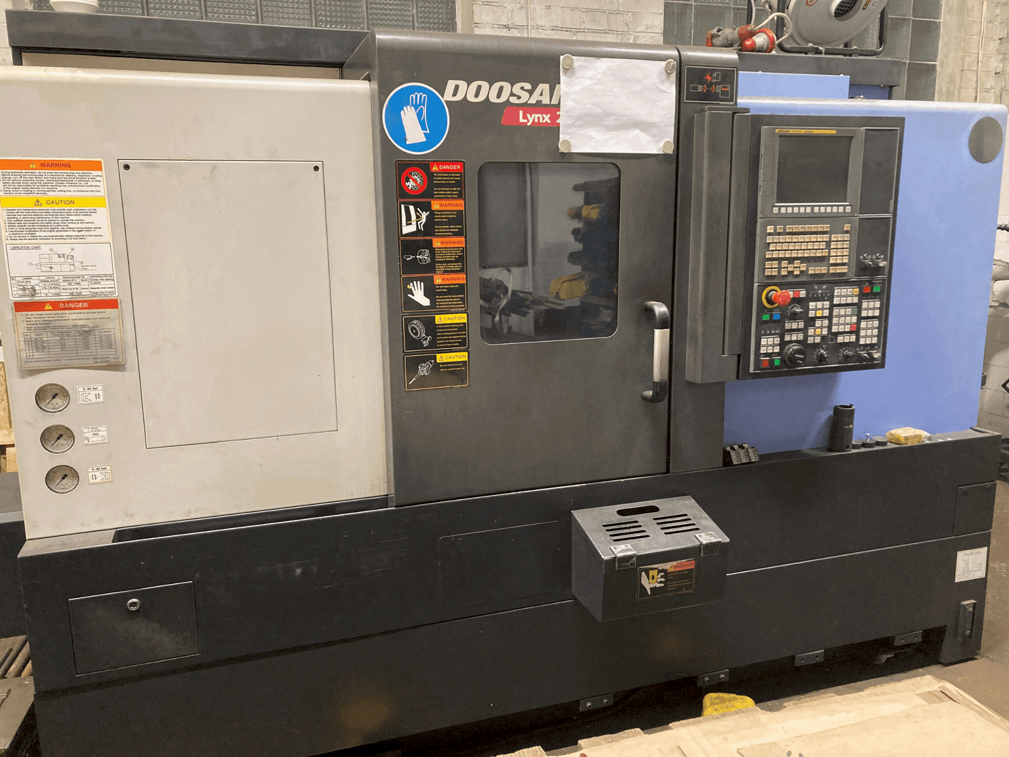 Masina DOOSAN LYNX220LSYA eestvaade