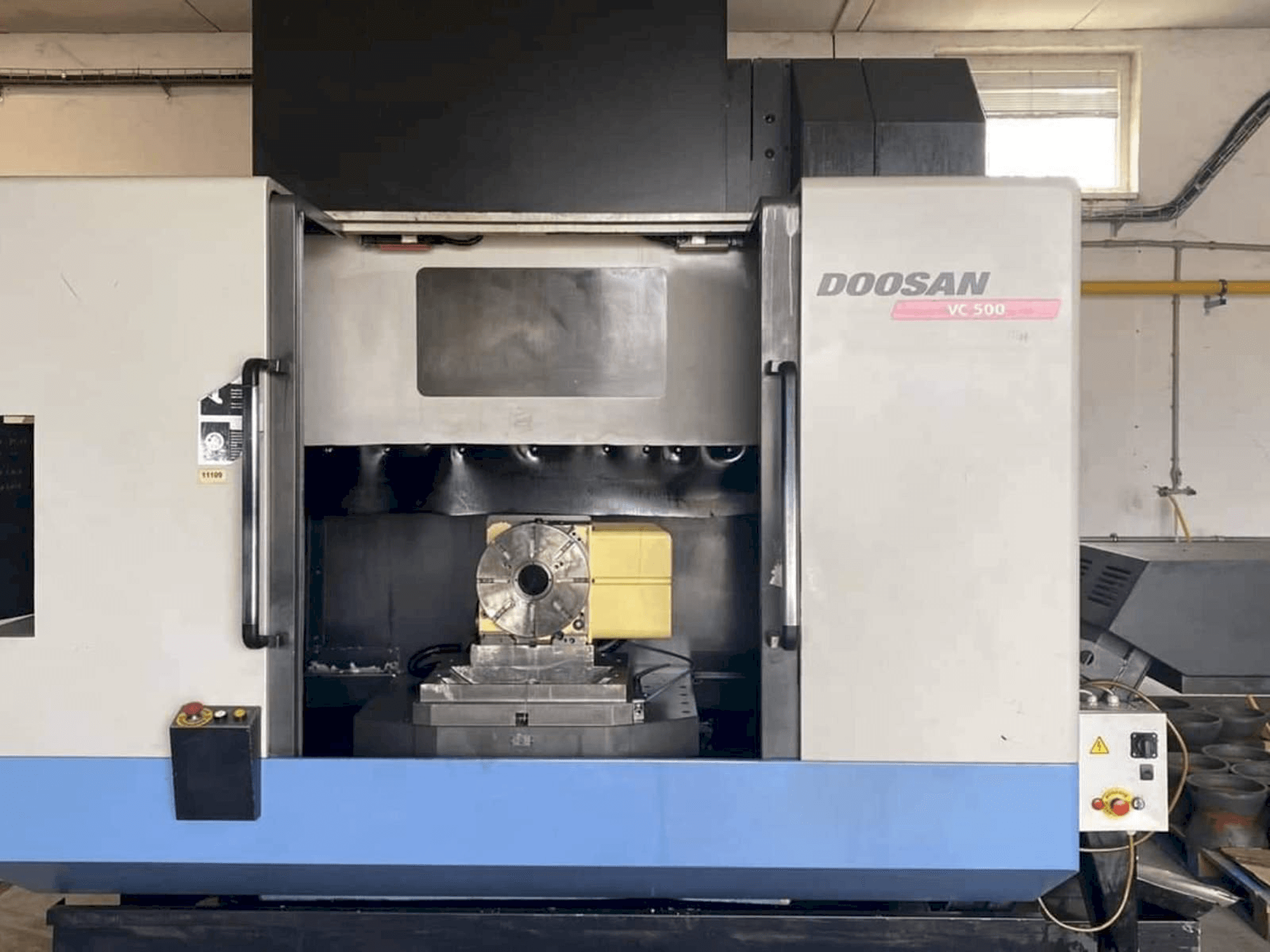 Masina Doosan VC 500 eestvaade
