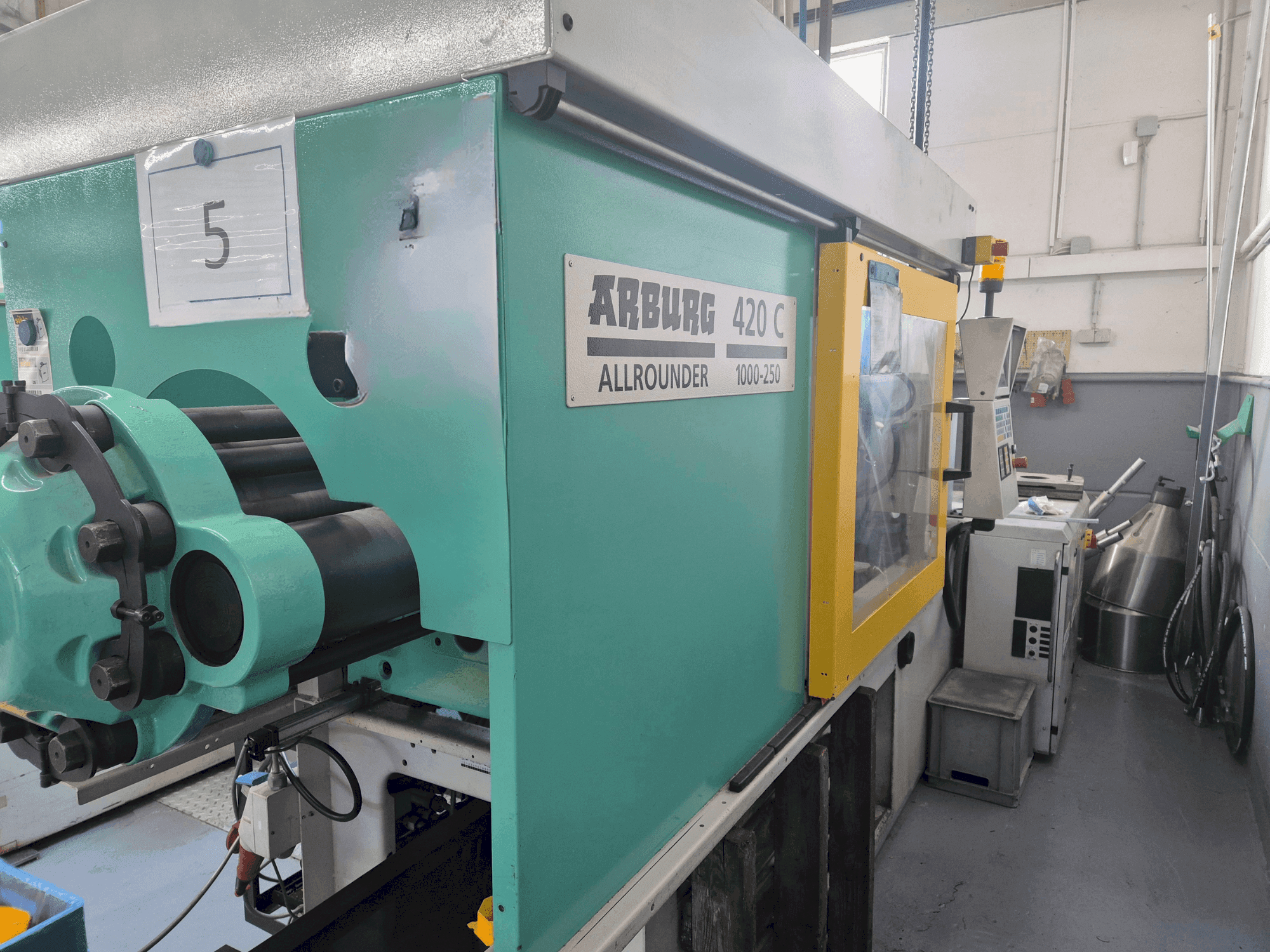 Masina Arburg Allrounder 420 C 1000-250 eestvaade