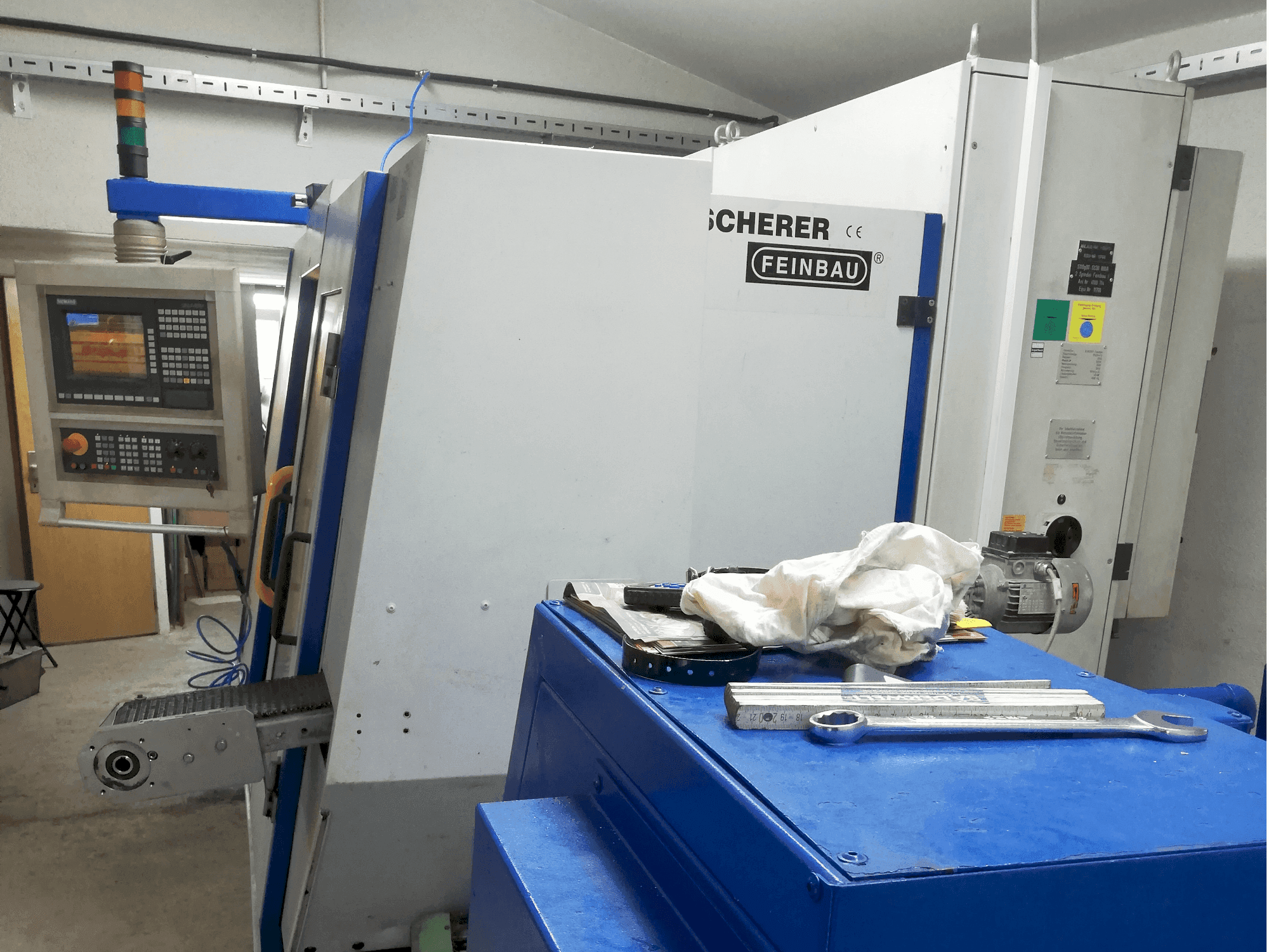 Masina Scherer - Feinbau CNC244/2 eestvaade