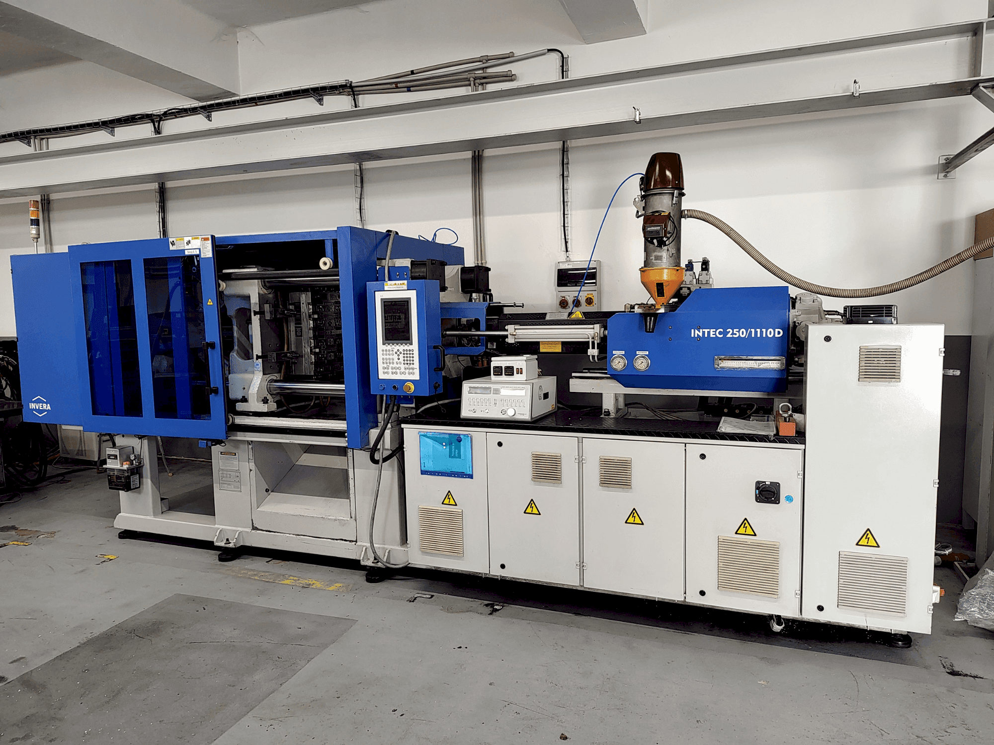 Masina INVERA Intec 250/1110 eestvaade