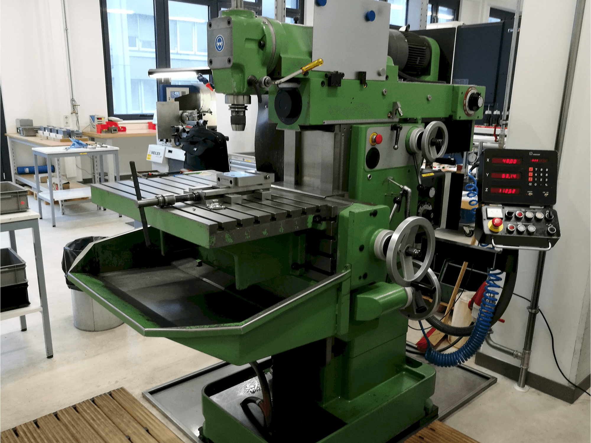 Masinavaade DECKEL FP4M paremalt