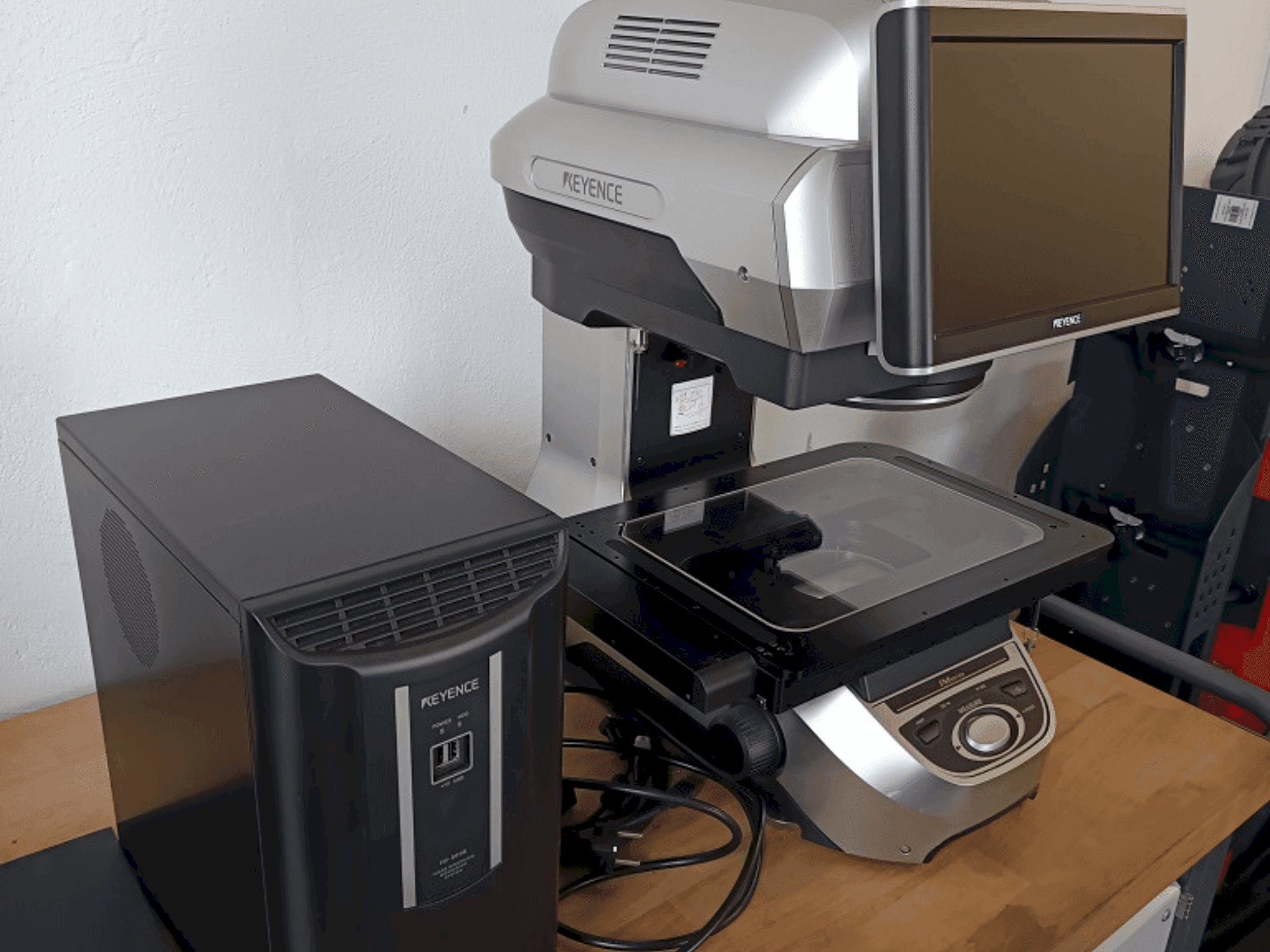 Masina KEYENCE 8030T eestvaade