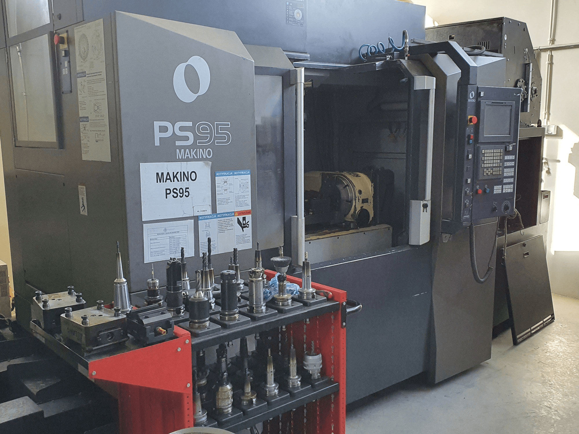 Masina Makino PS95 eestvaade