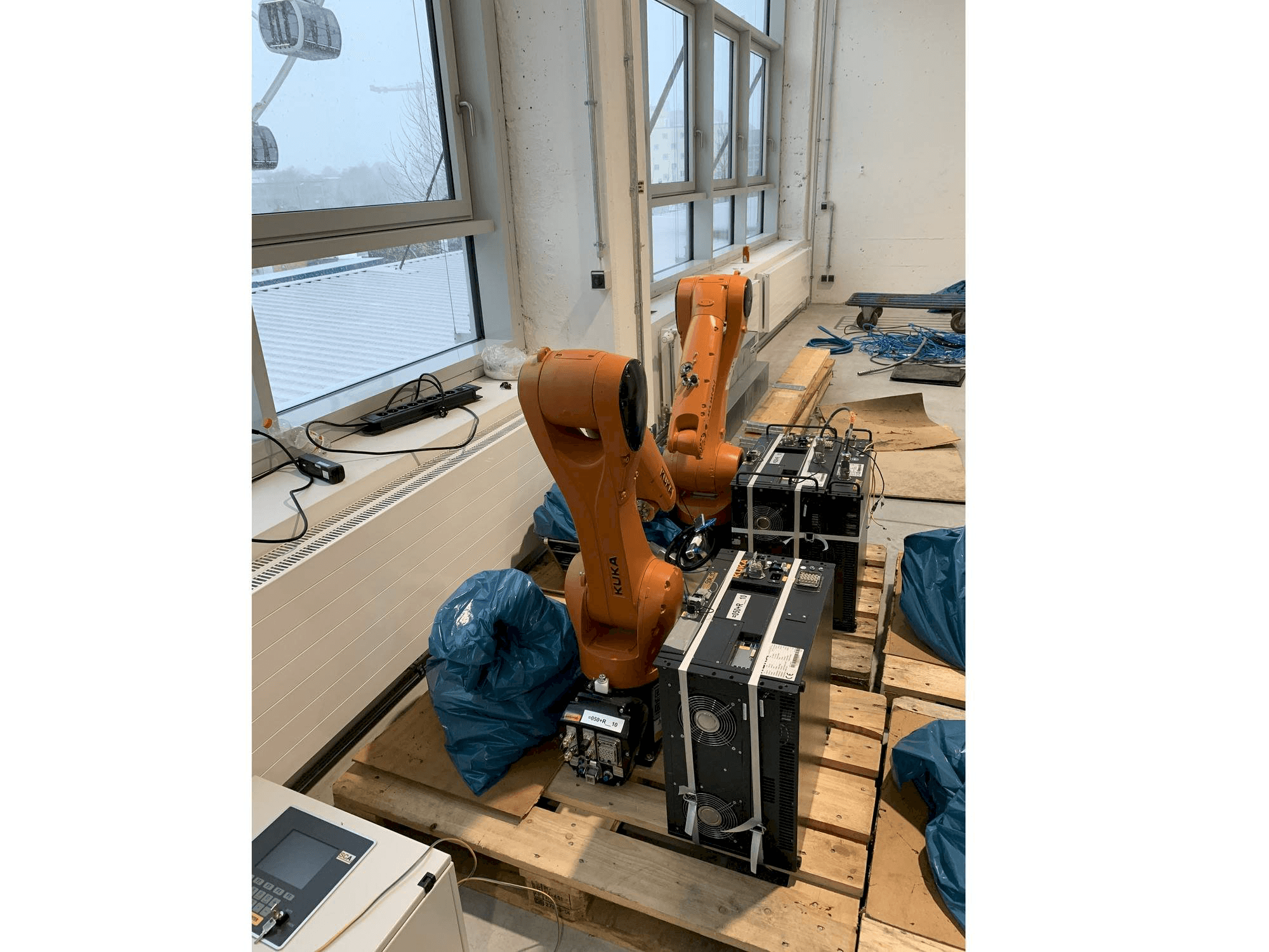 Masina KUKA KR10 R1100 eestvaade