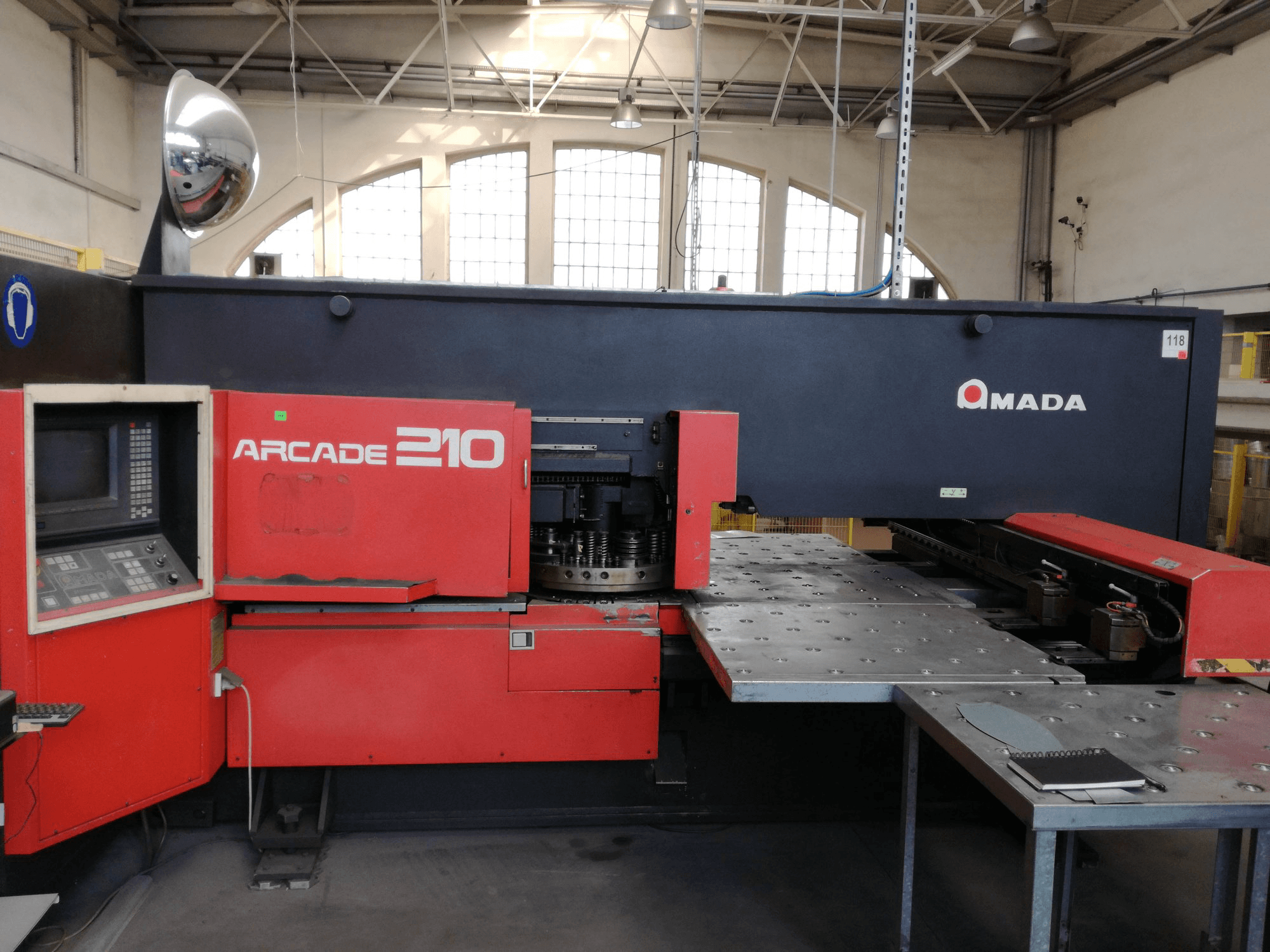 Masina AMADA ARCADE 210 eestvaade