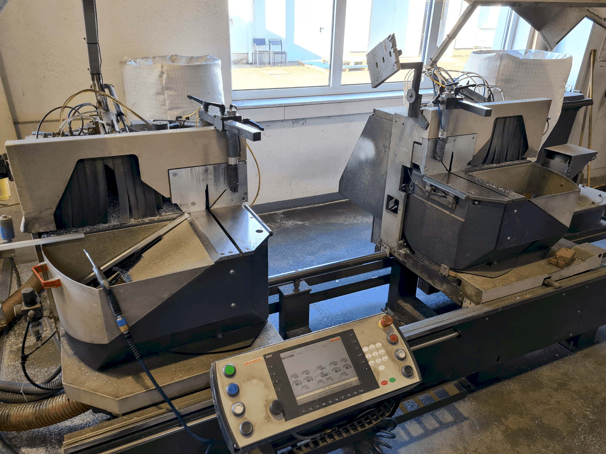 Masina Elumatec DG104 eestvaade