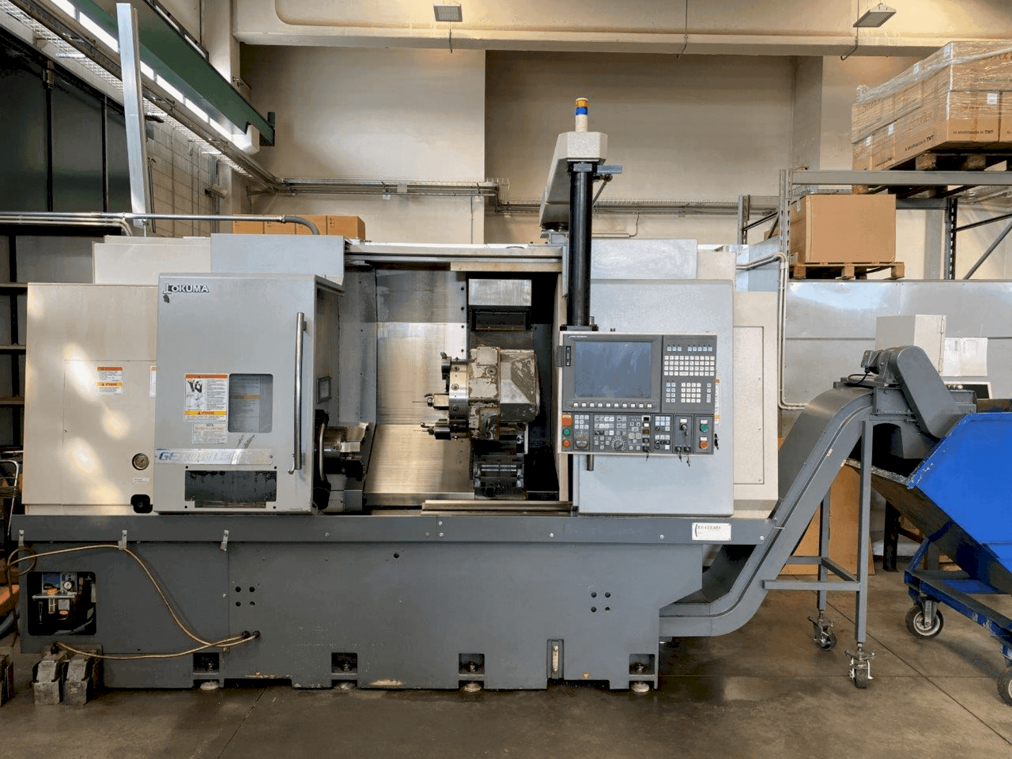 Masina Okuma Genos L300E-MY eestvaade