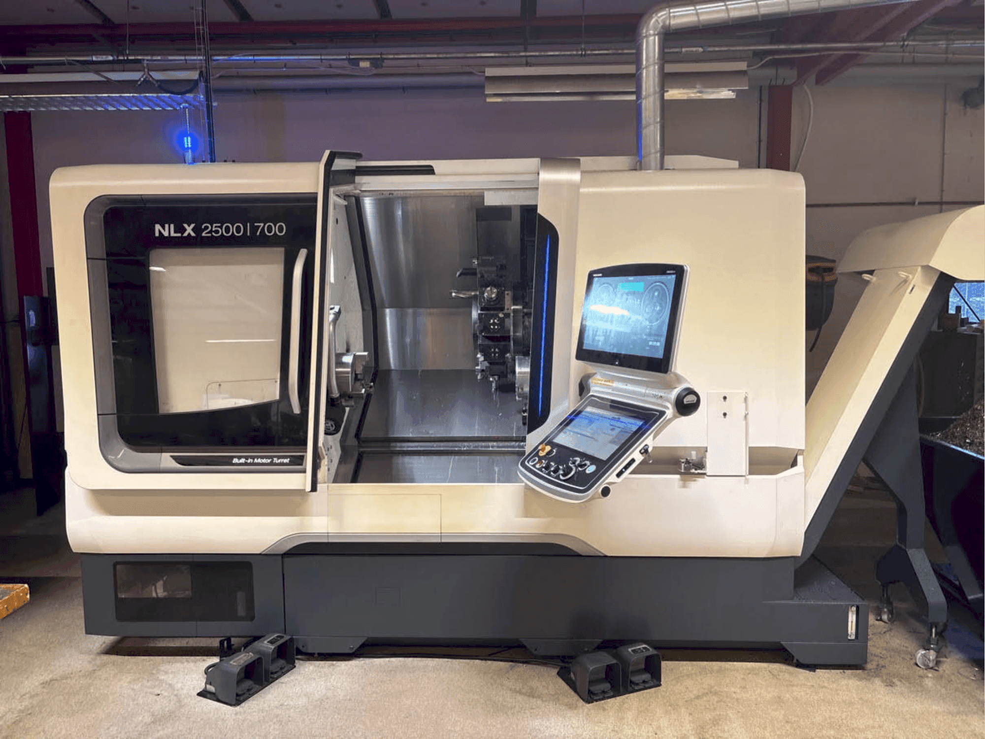 Masina DMG MORI NLX 2500-700 SY eestvaade