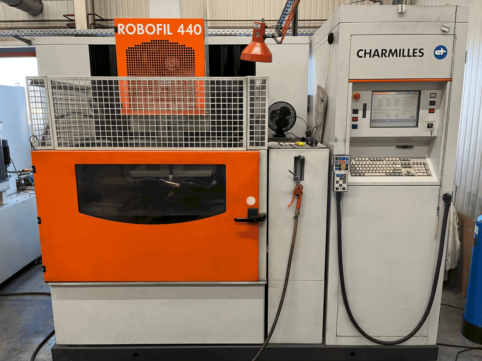 Masina CHARMILLES Robofil 440 eestvaade