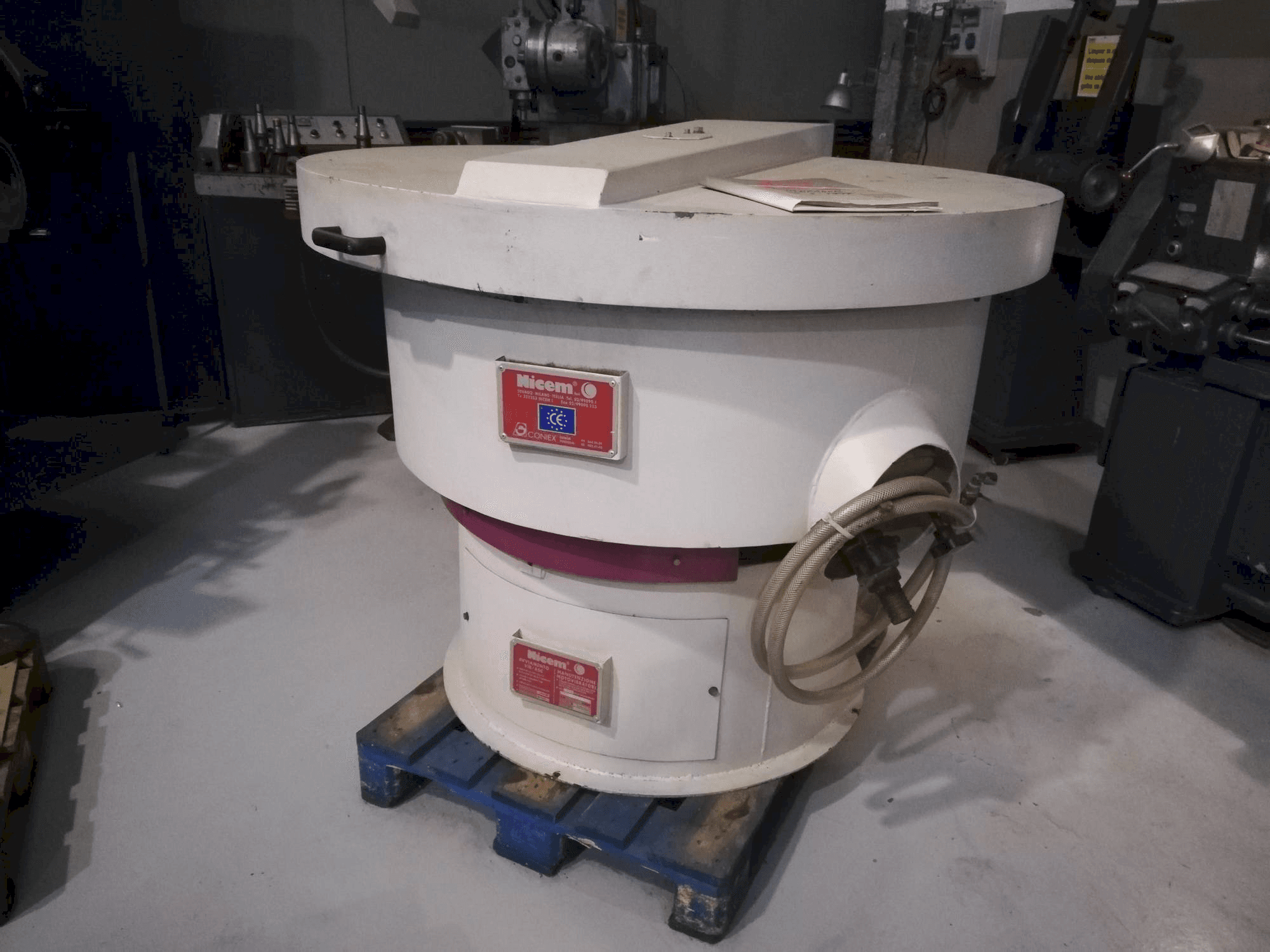 Masina NICEM VIB 250 SM eestvaade