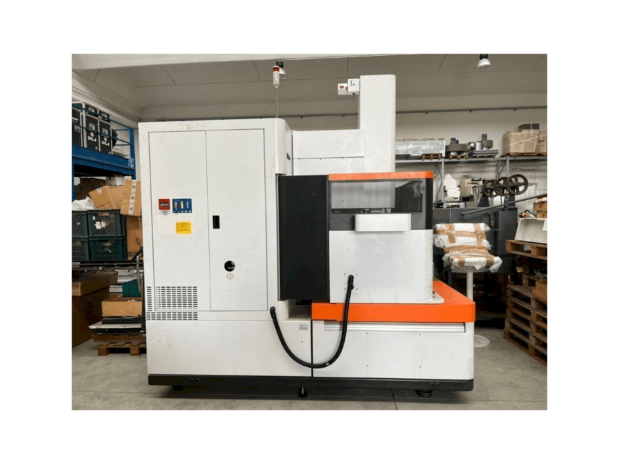 Masina AgieCharmilles FORM 30 eestvaade