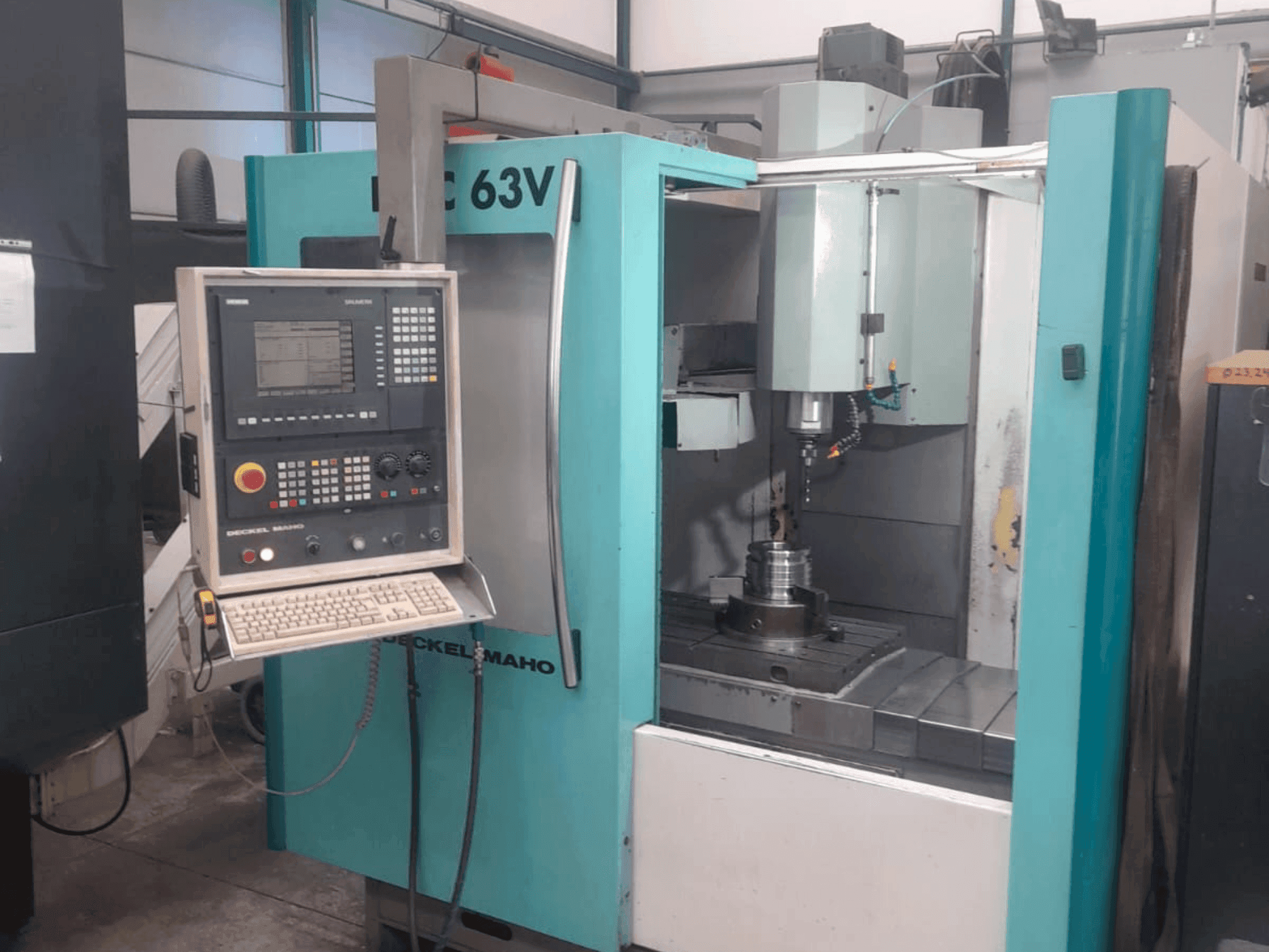 Masina DECKEL DMC-63V eestvaade