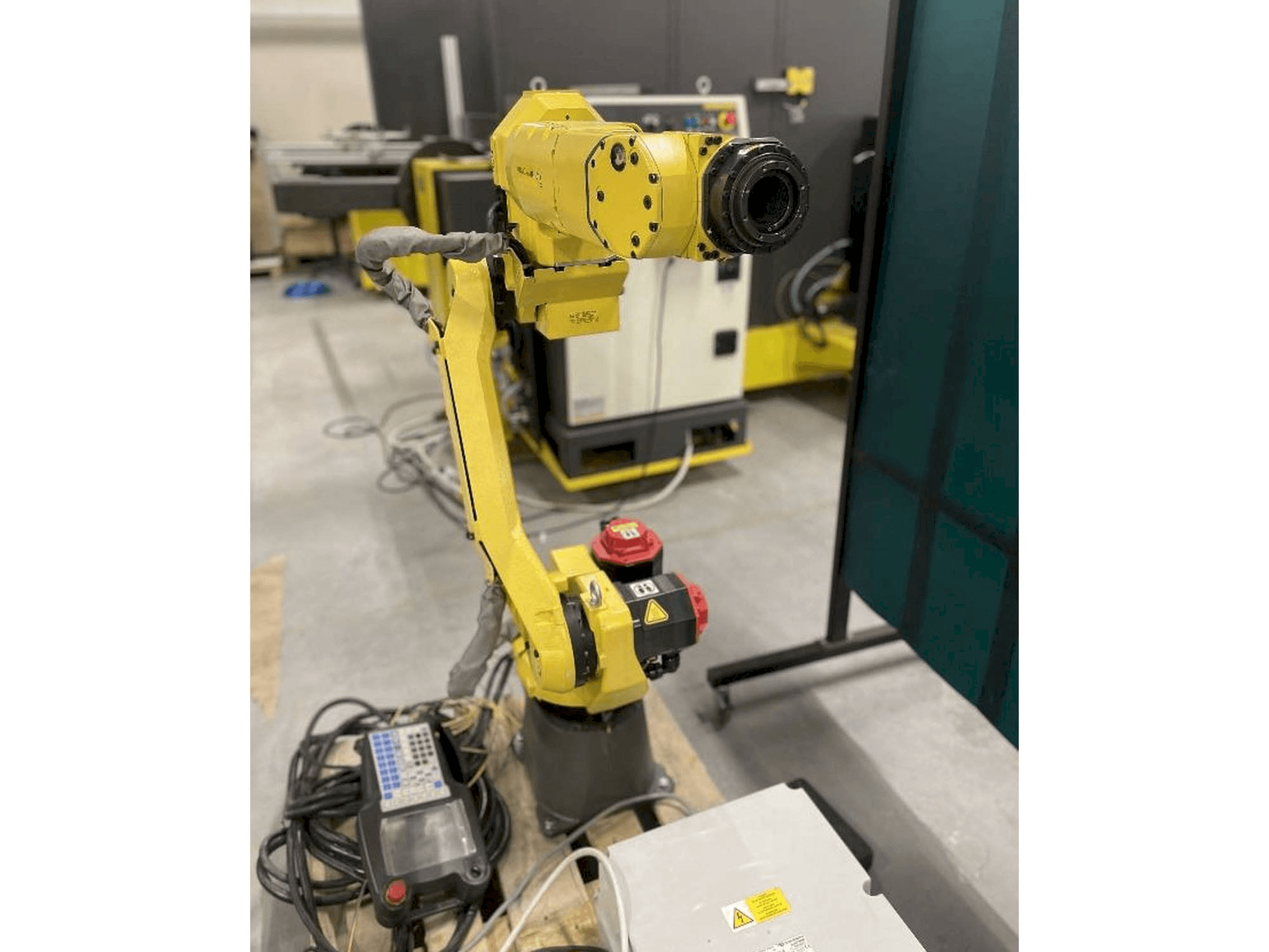 Masina FANUC M10iA/12 eestvaade