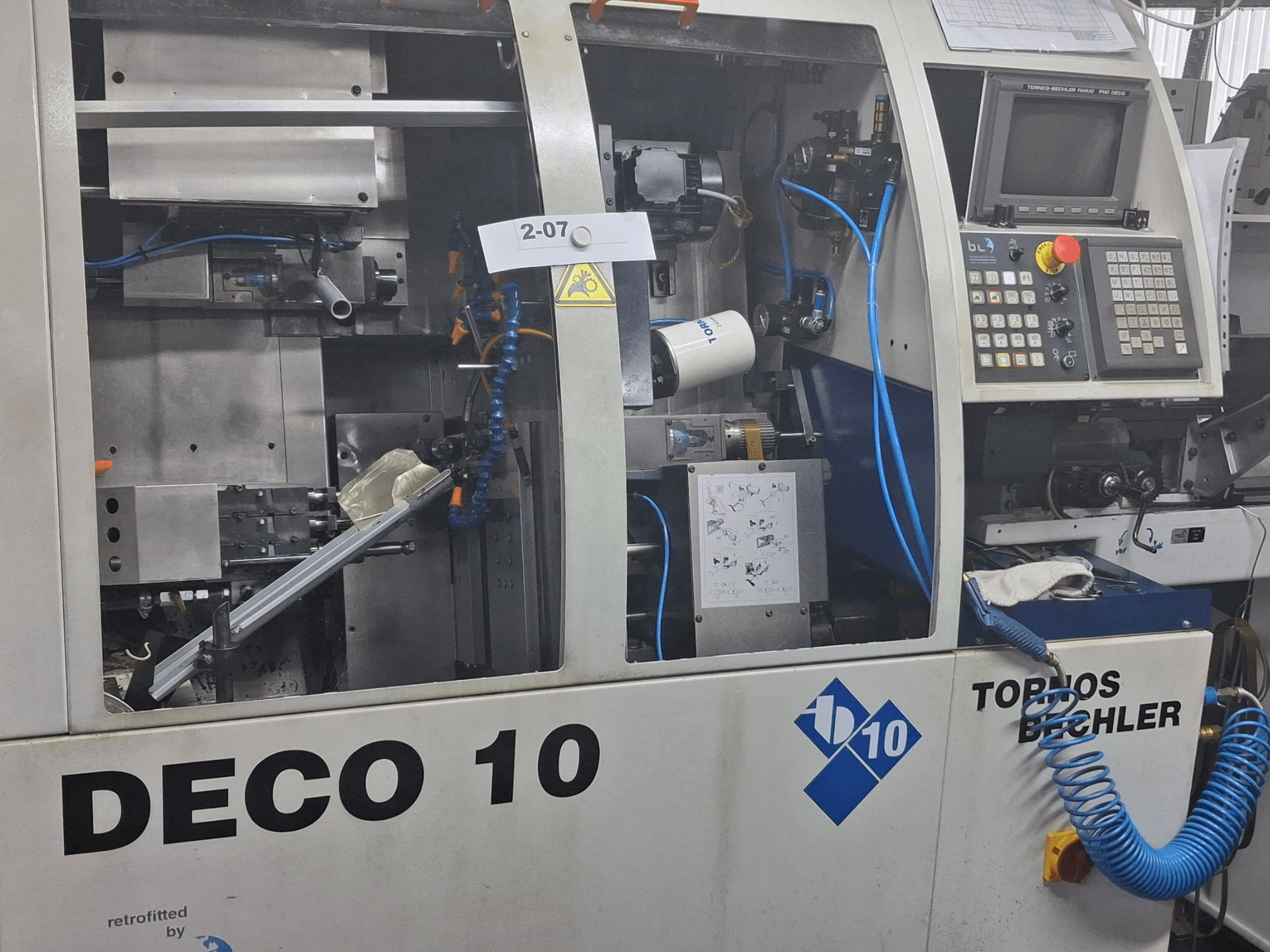 TORNOS Deco 10a Šveitsi tüüpi treipingi lähivaade, mis näitab sisemehhanismi ja juhtpaneeli üksikasju.