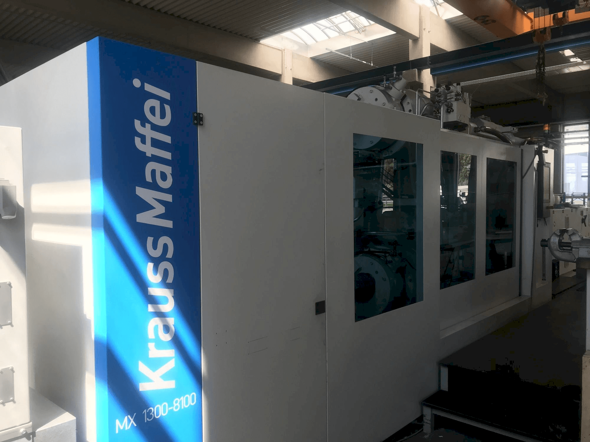 Masina Krauss Maffei 1300-8100 MX eestvaade
