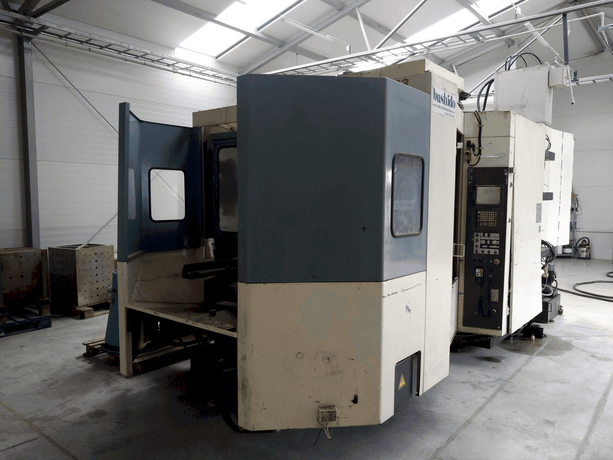 Masina Niigata SPN63 eestvaade