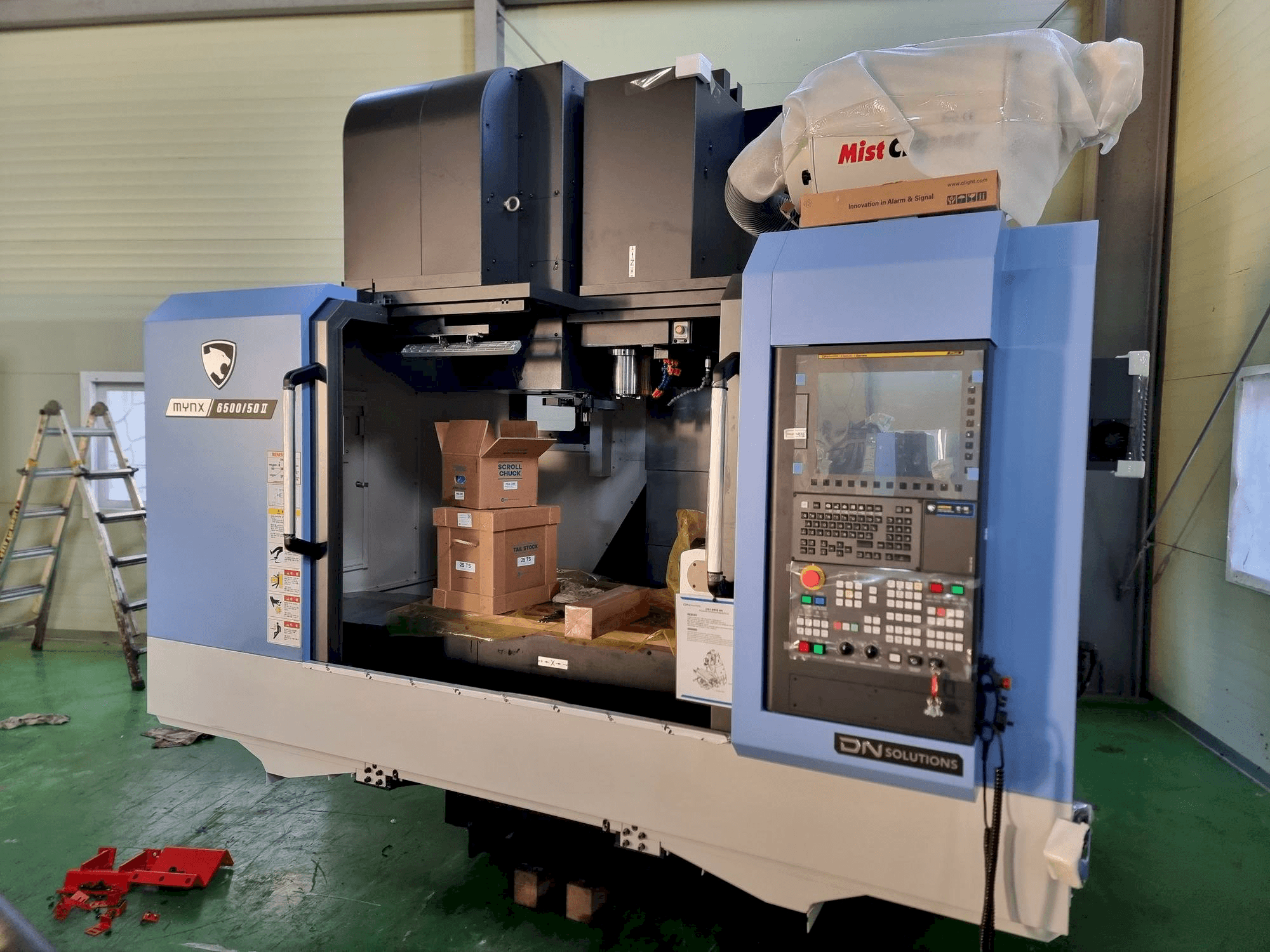 Masina DN SOLUTIONS MYNX 6500/50 eestvaade